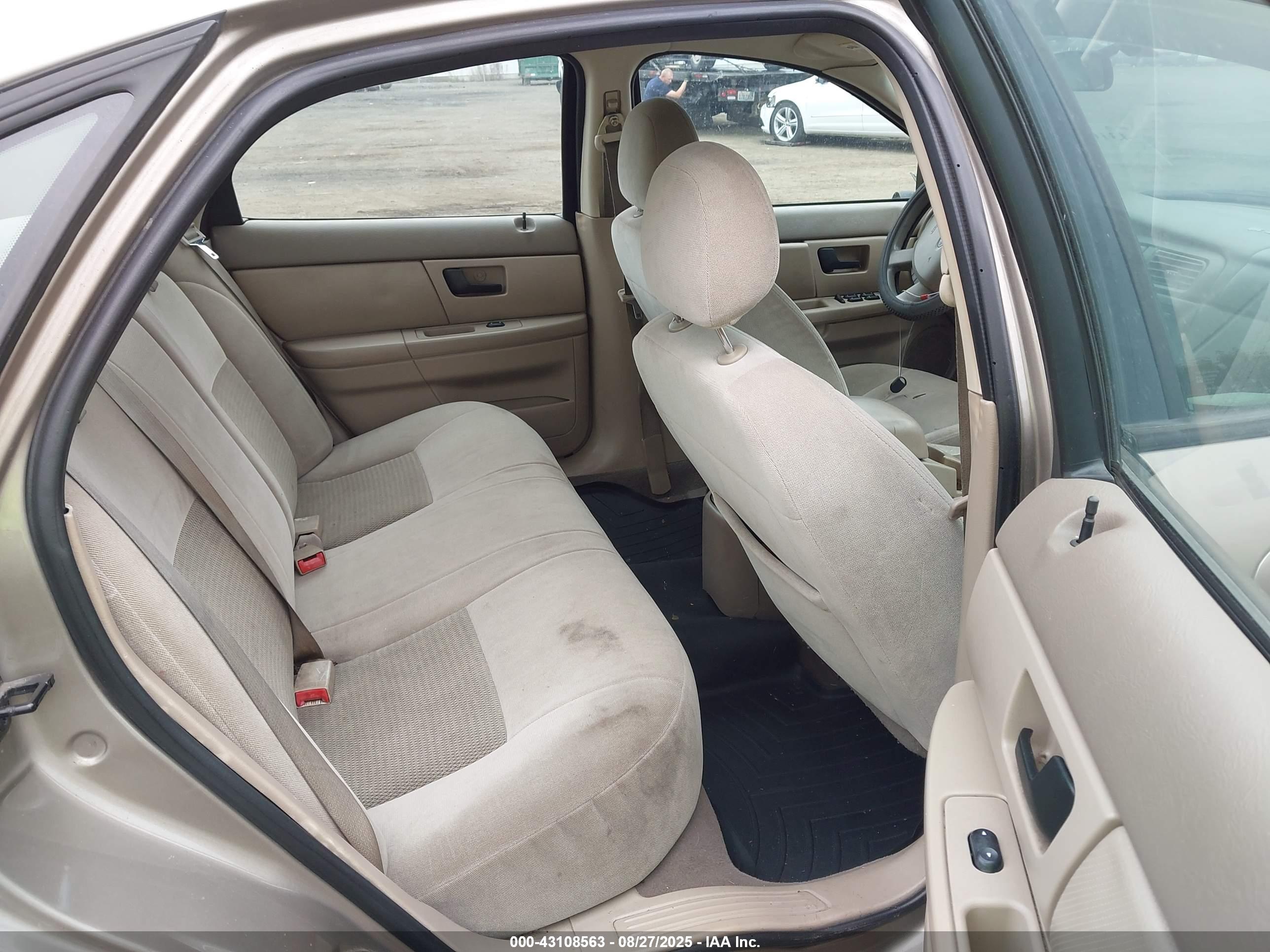 FORD TAURUS image 8
