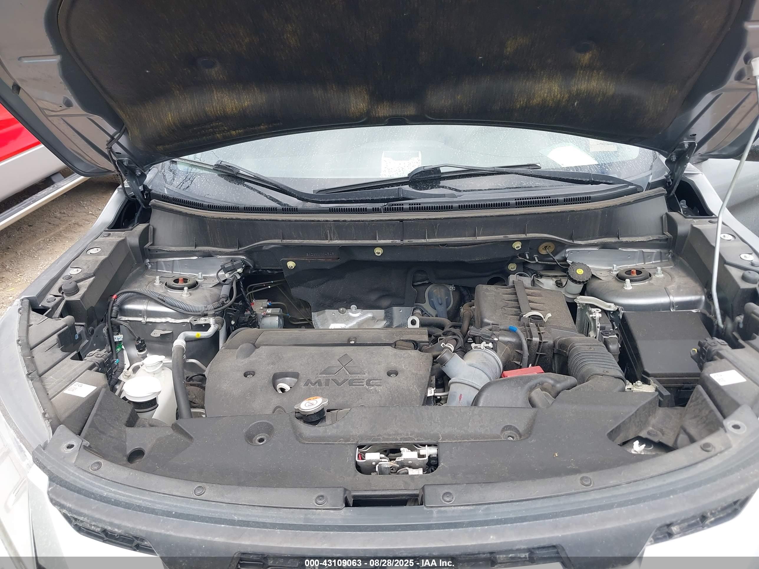MITSUBISHI OUTLANDER image 10