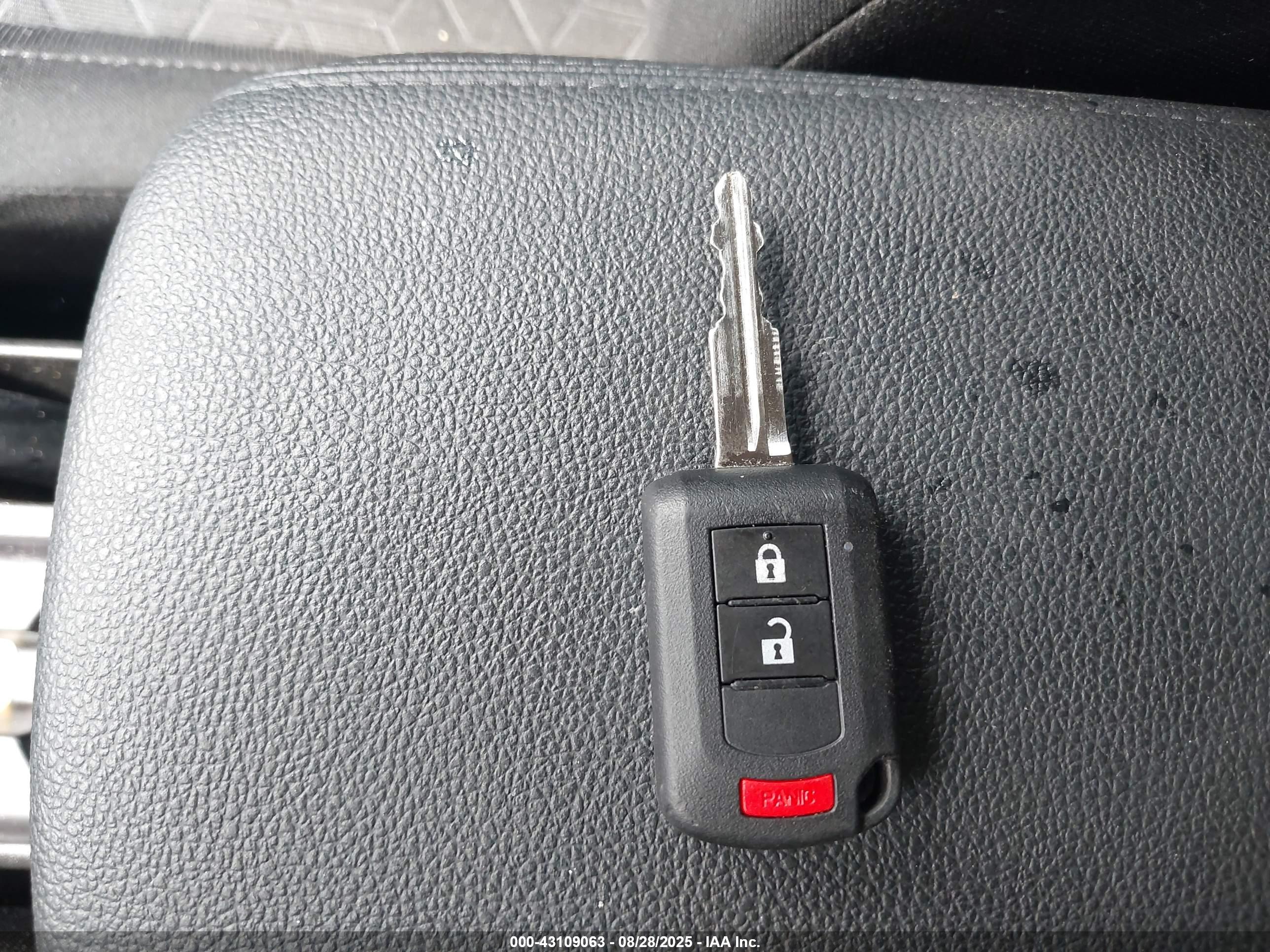 MITSUBISHI OUTLANDER image 11