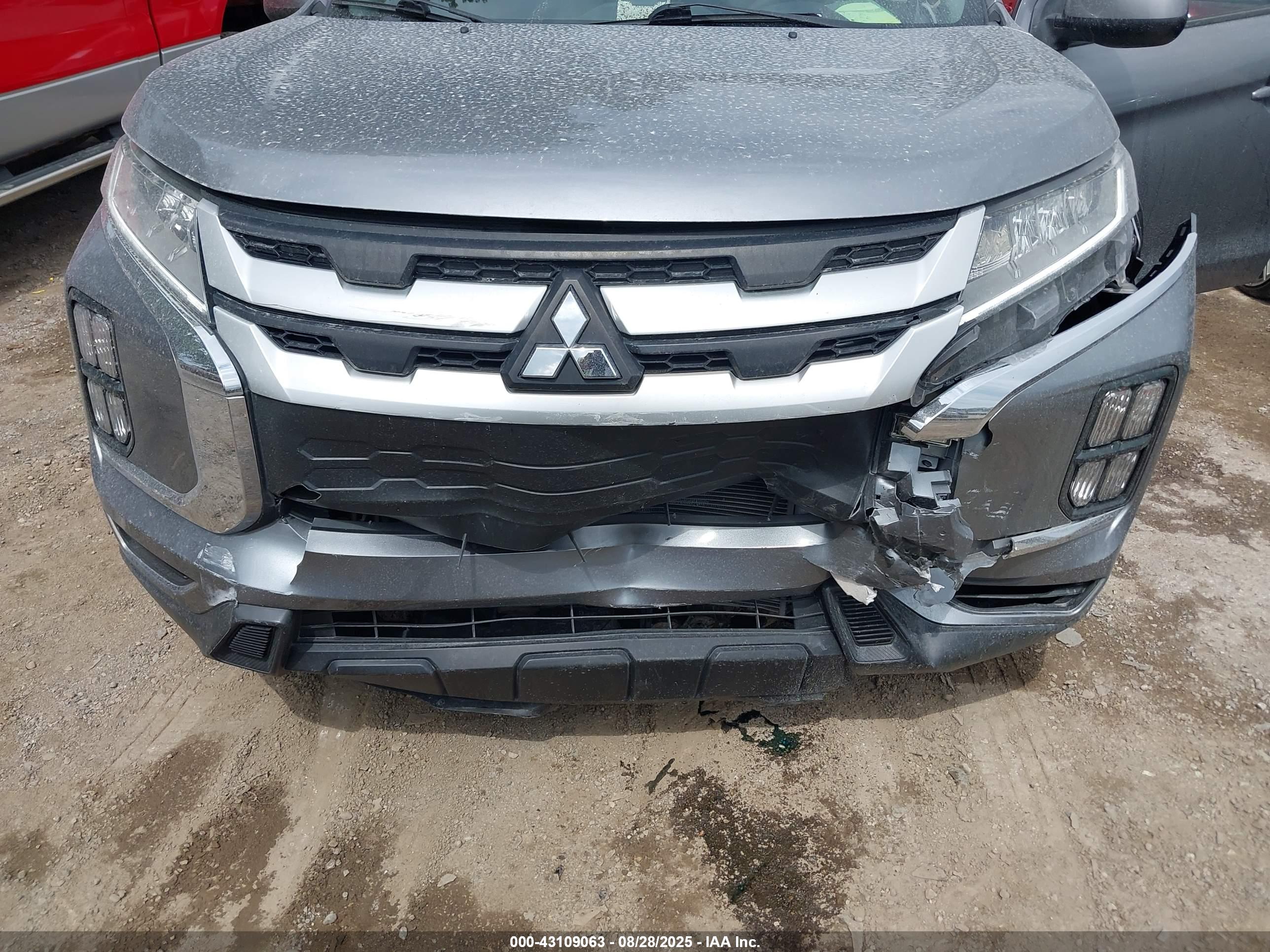 MITSUBISHI OUTLANDER image 6
