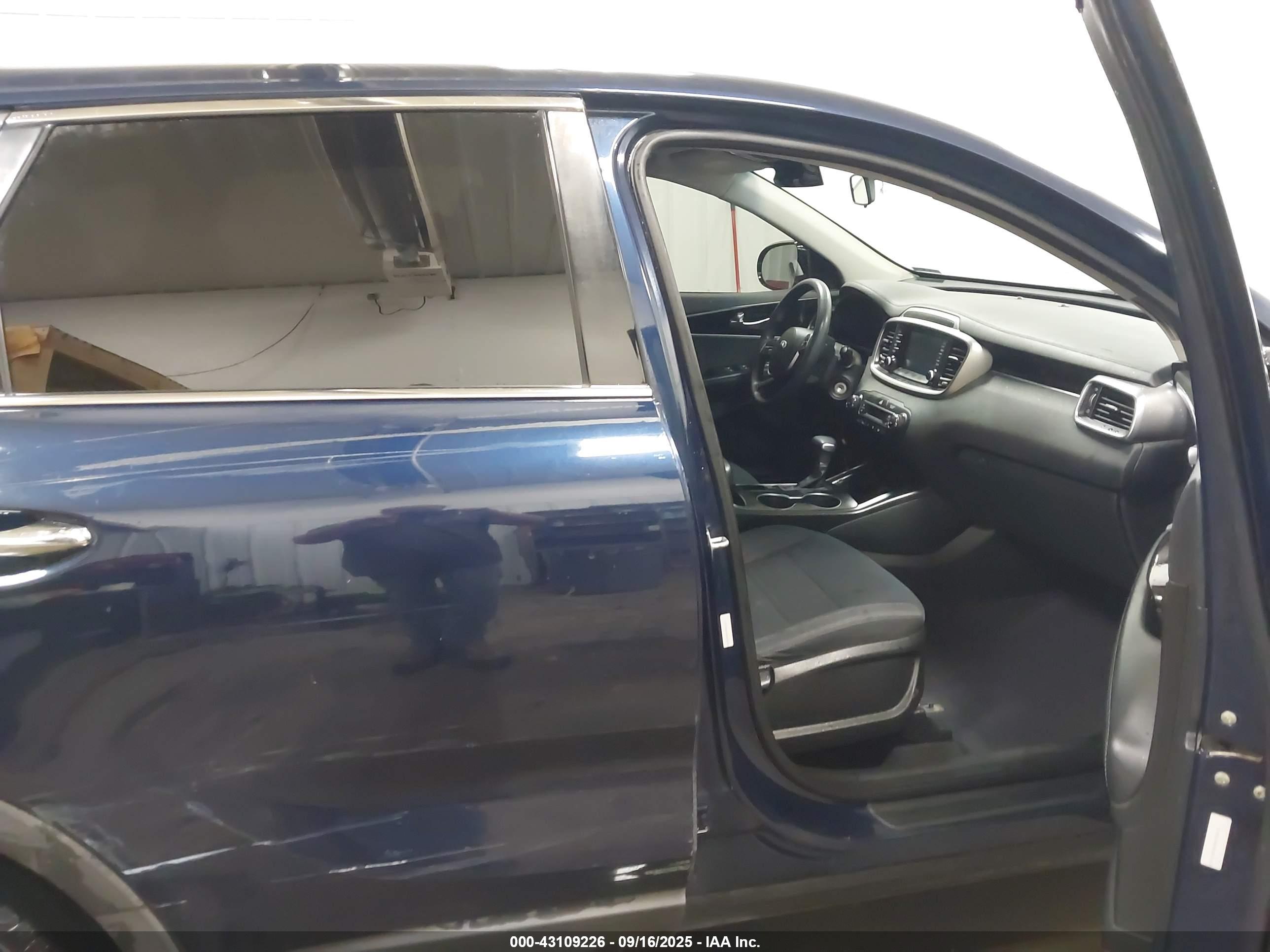 KIA SORENTO image 5