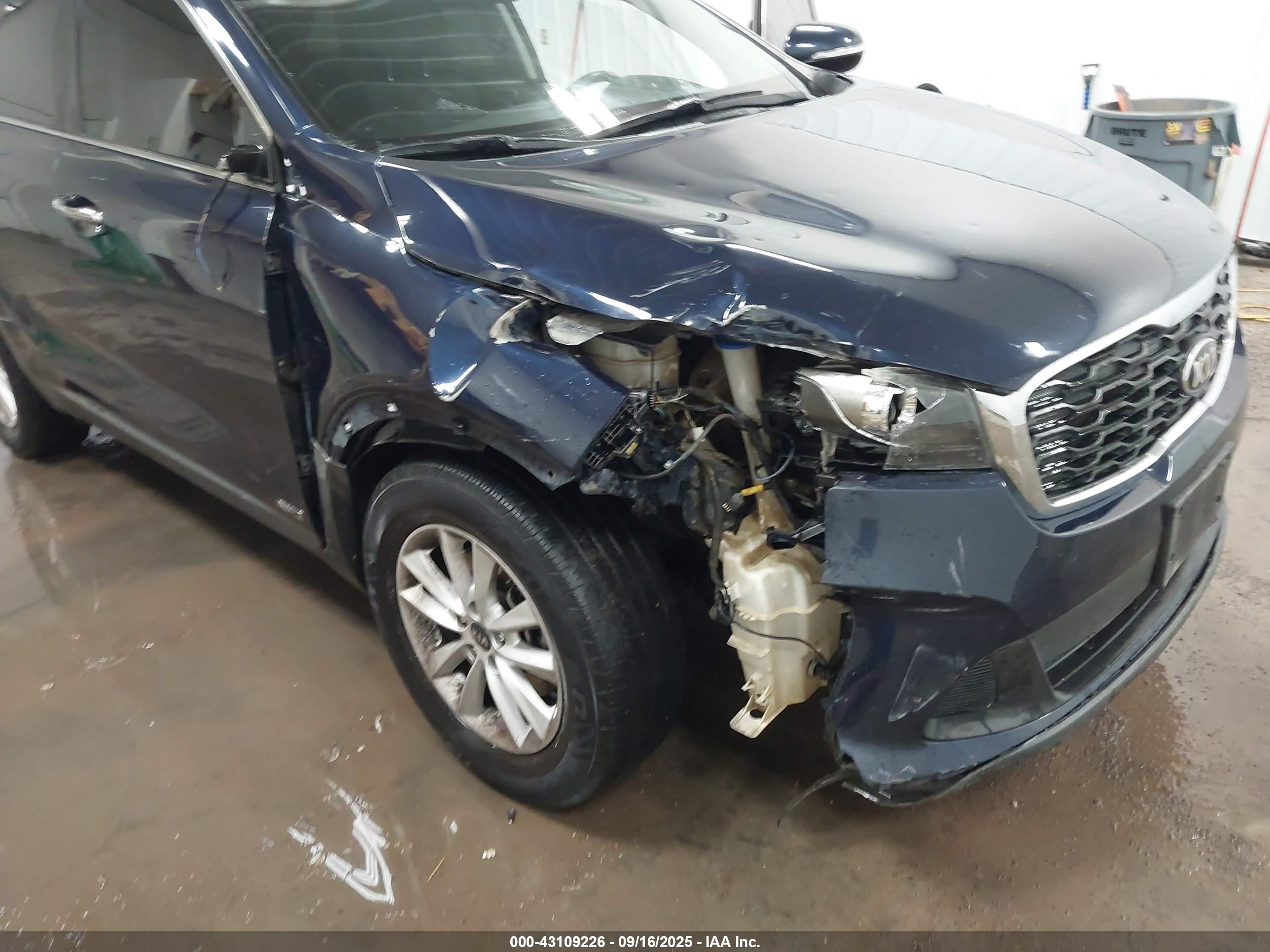 KIA SORENTO image 6