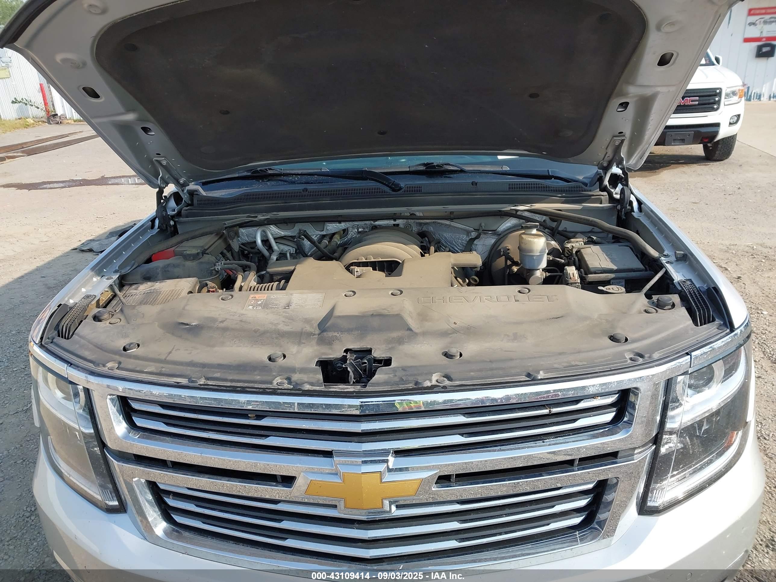 CHEVROLET SUBURBAN image 10