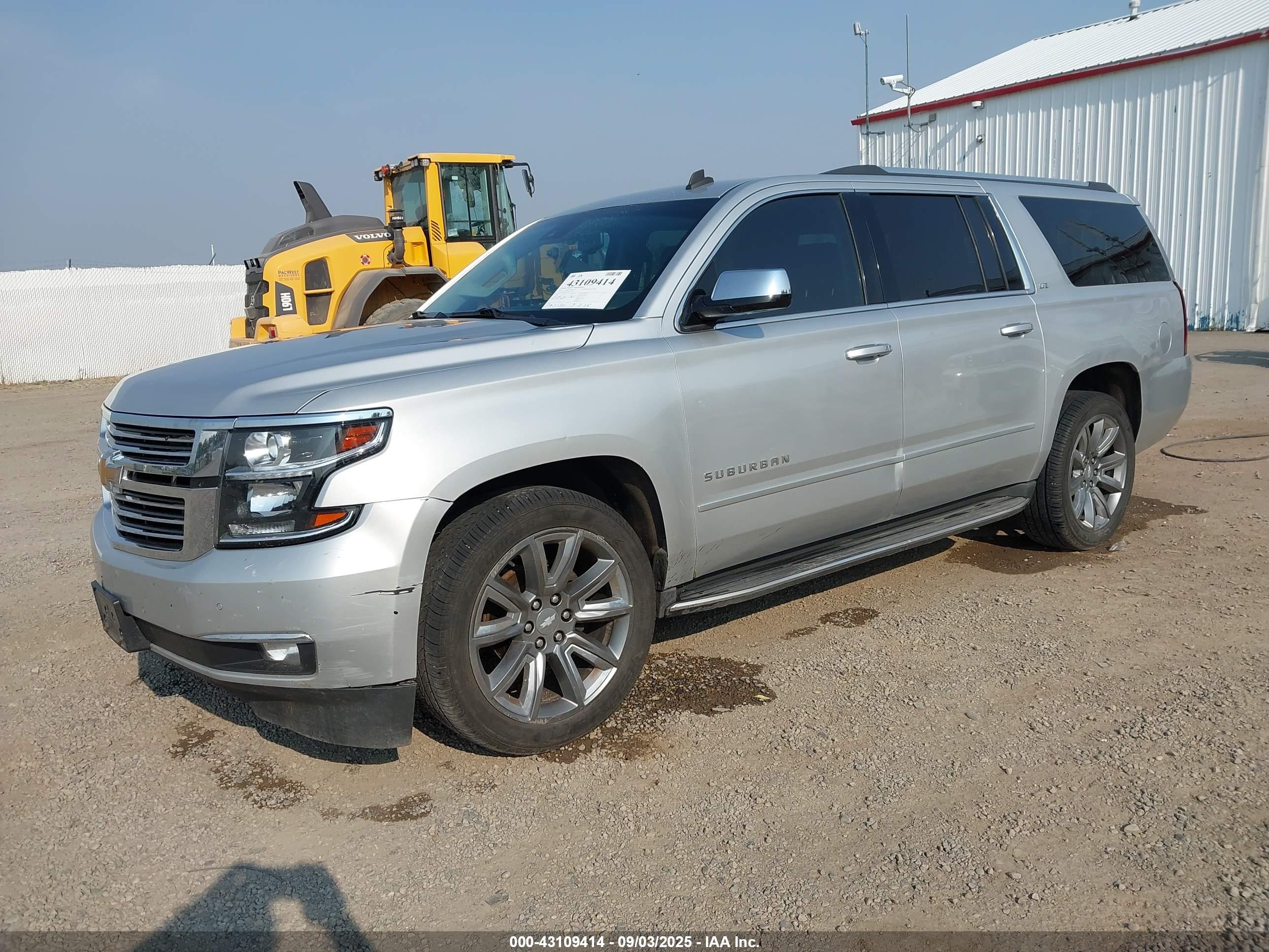 CHEVROLET SUBURBAN image 2