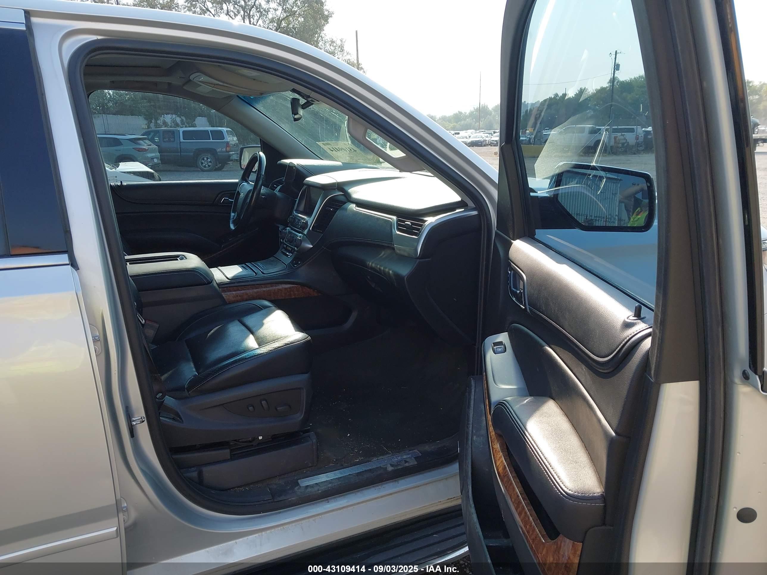 CHEVROLET SUBURBAN image 5