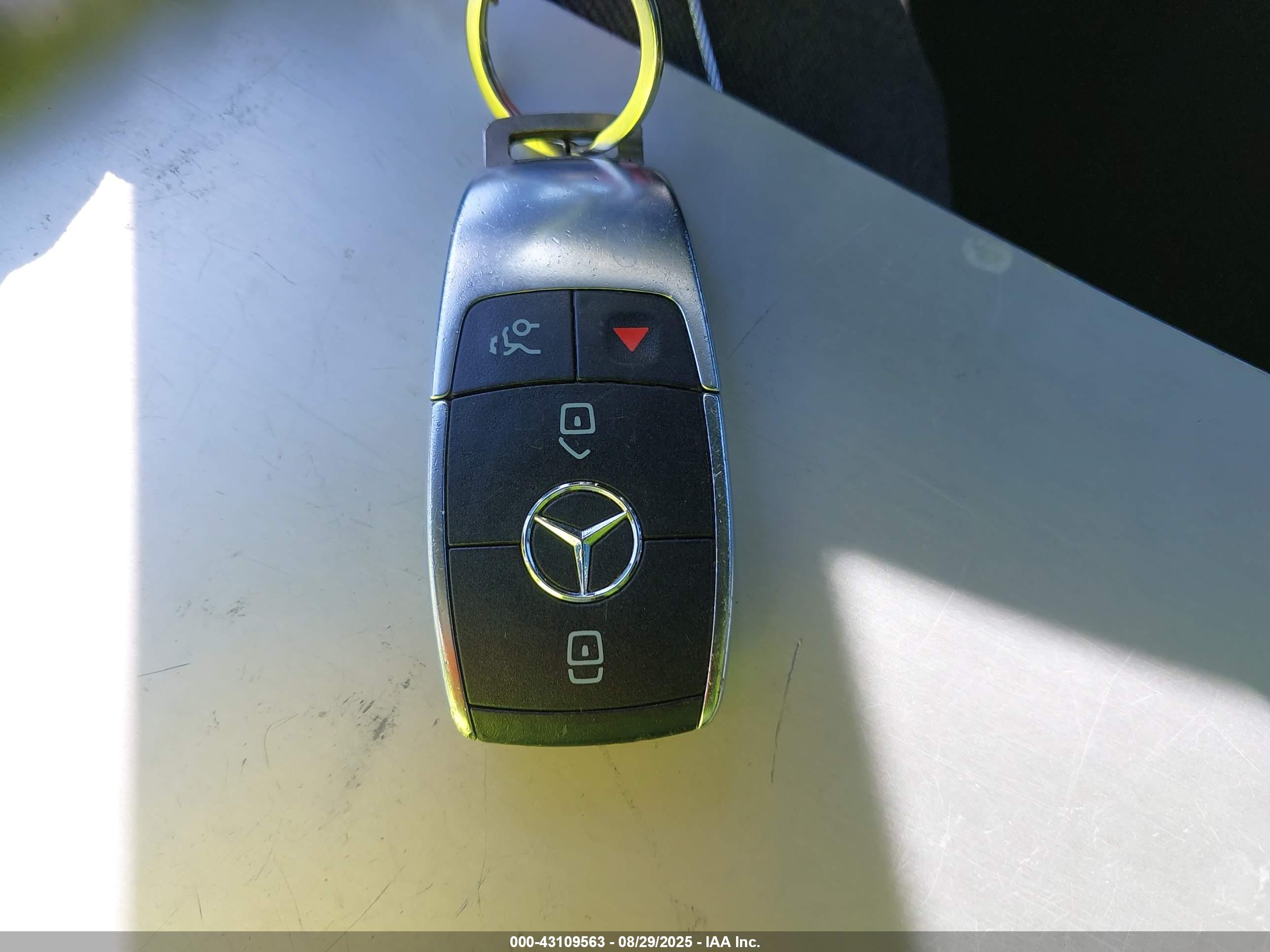 MERCEDES-BENZ A image 11
