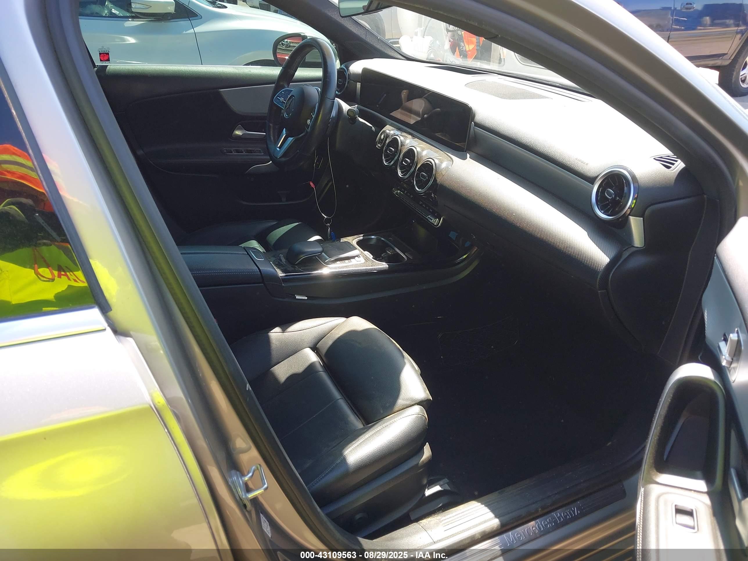 MERCEDES-BENZ A image 5