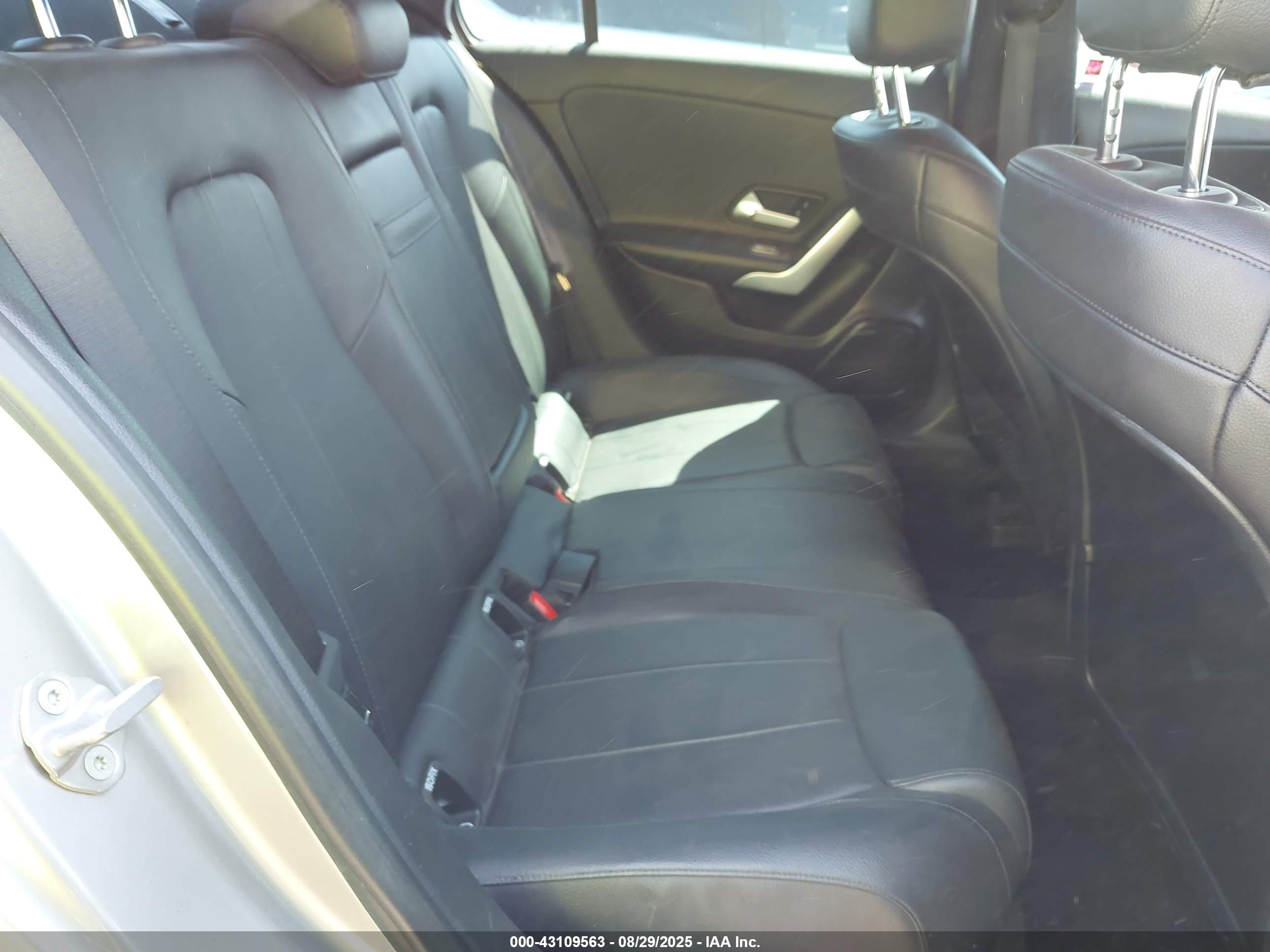 MERCEDES-BENZ A image 8
