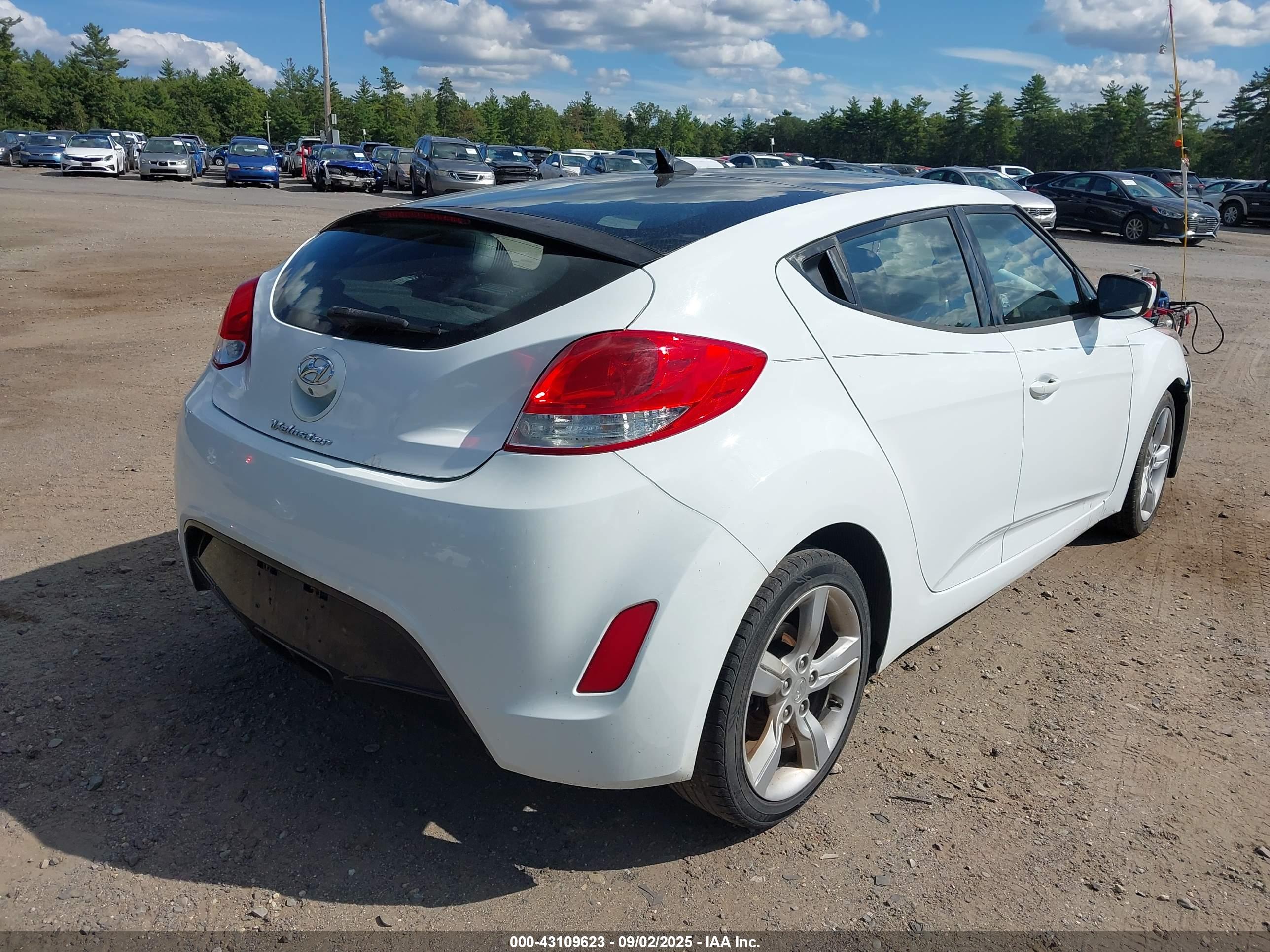 HYUNDAI VELOSTER image 4