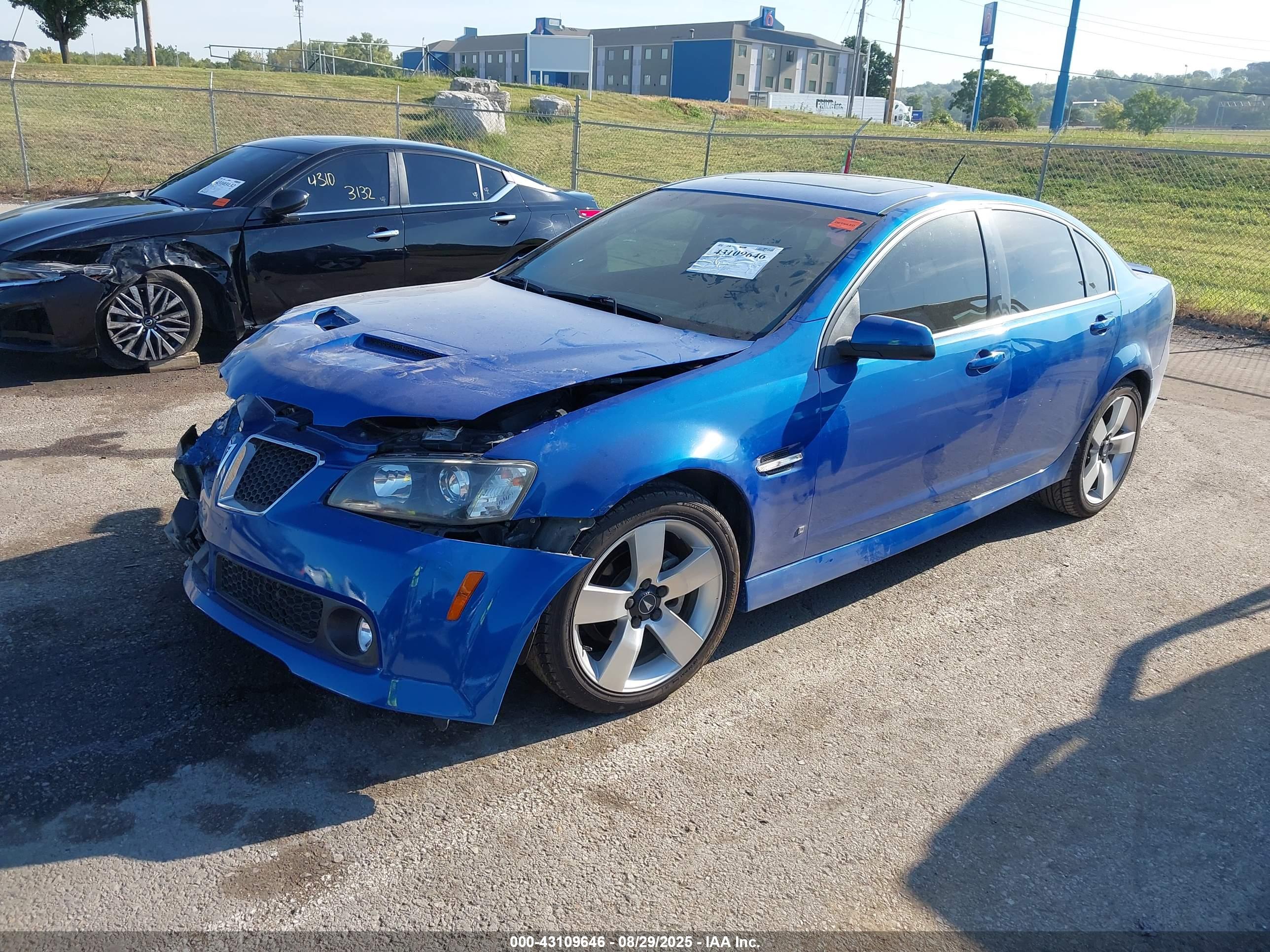 PONTIAC G8 image 2