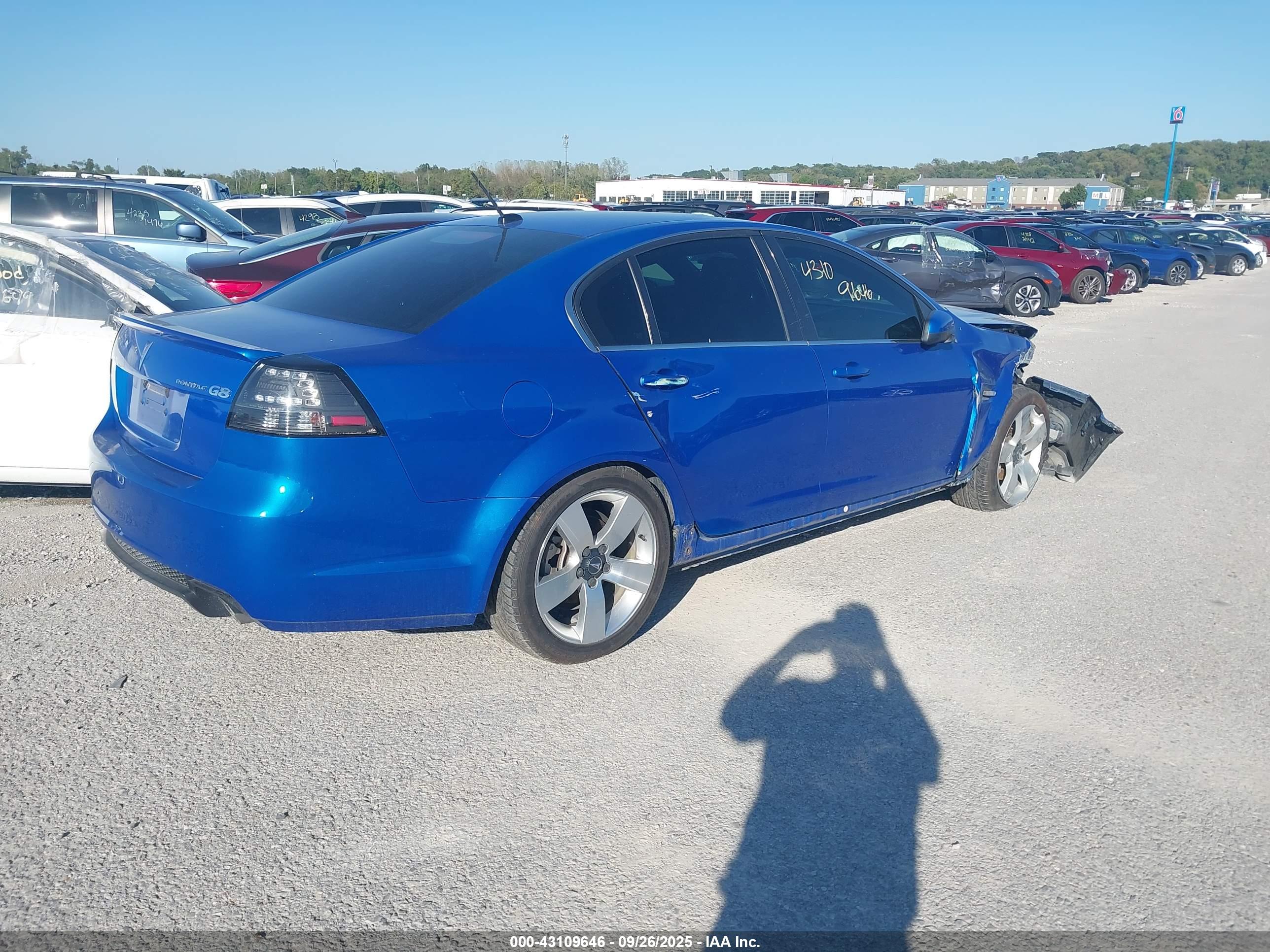 PONTIAC G8 image 4