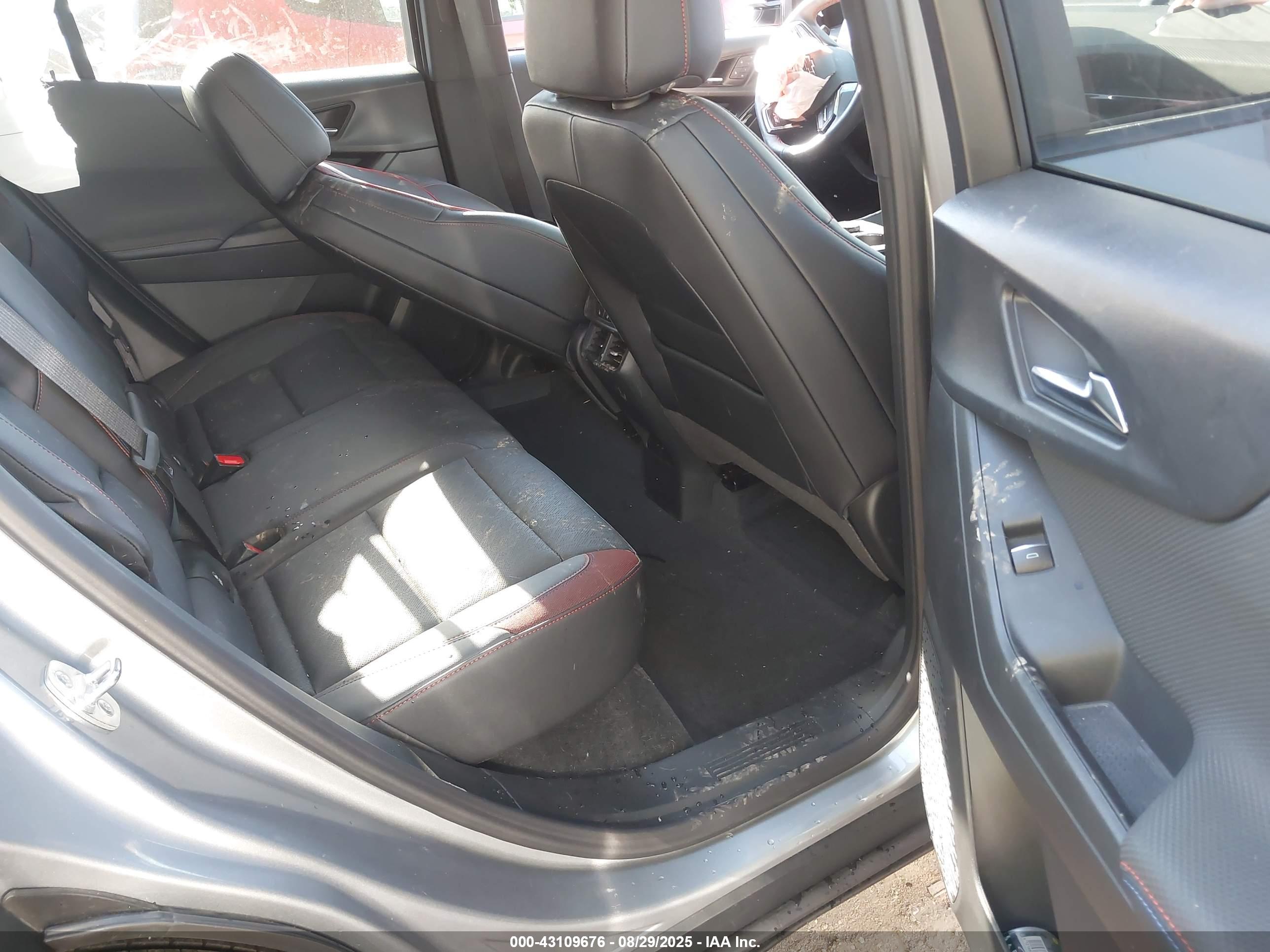 CHEVROLET EQUINOX image 8