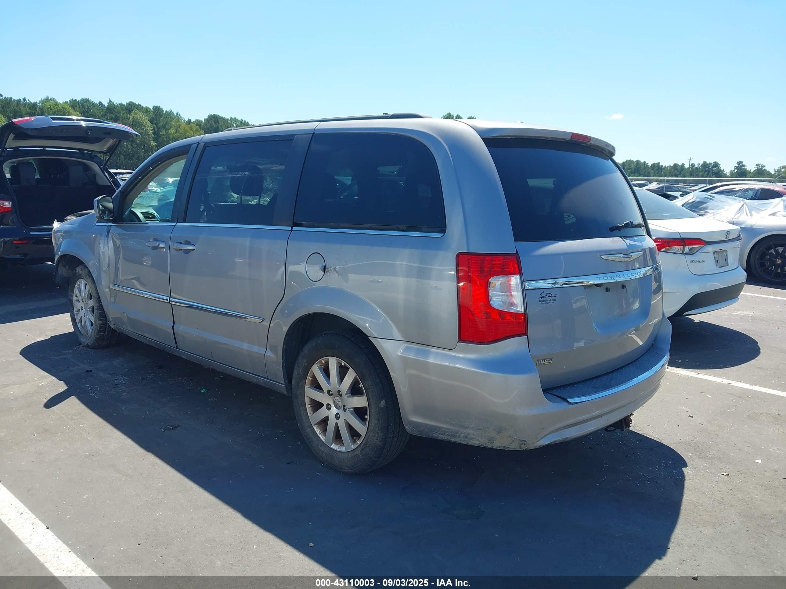 CHRYSLER TOWN image 3