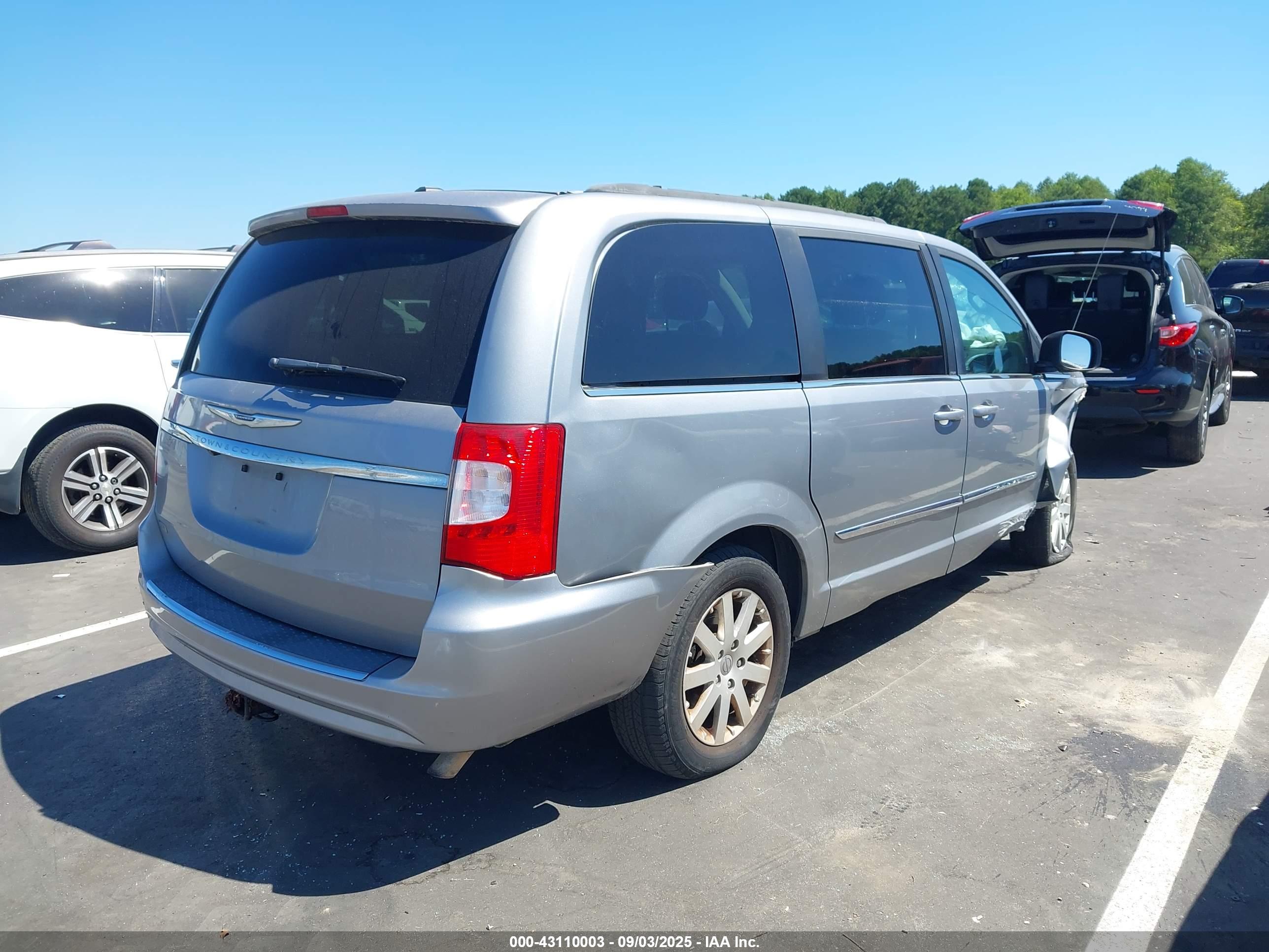 CHRYSLER TOWN image 4