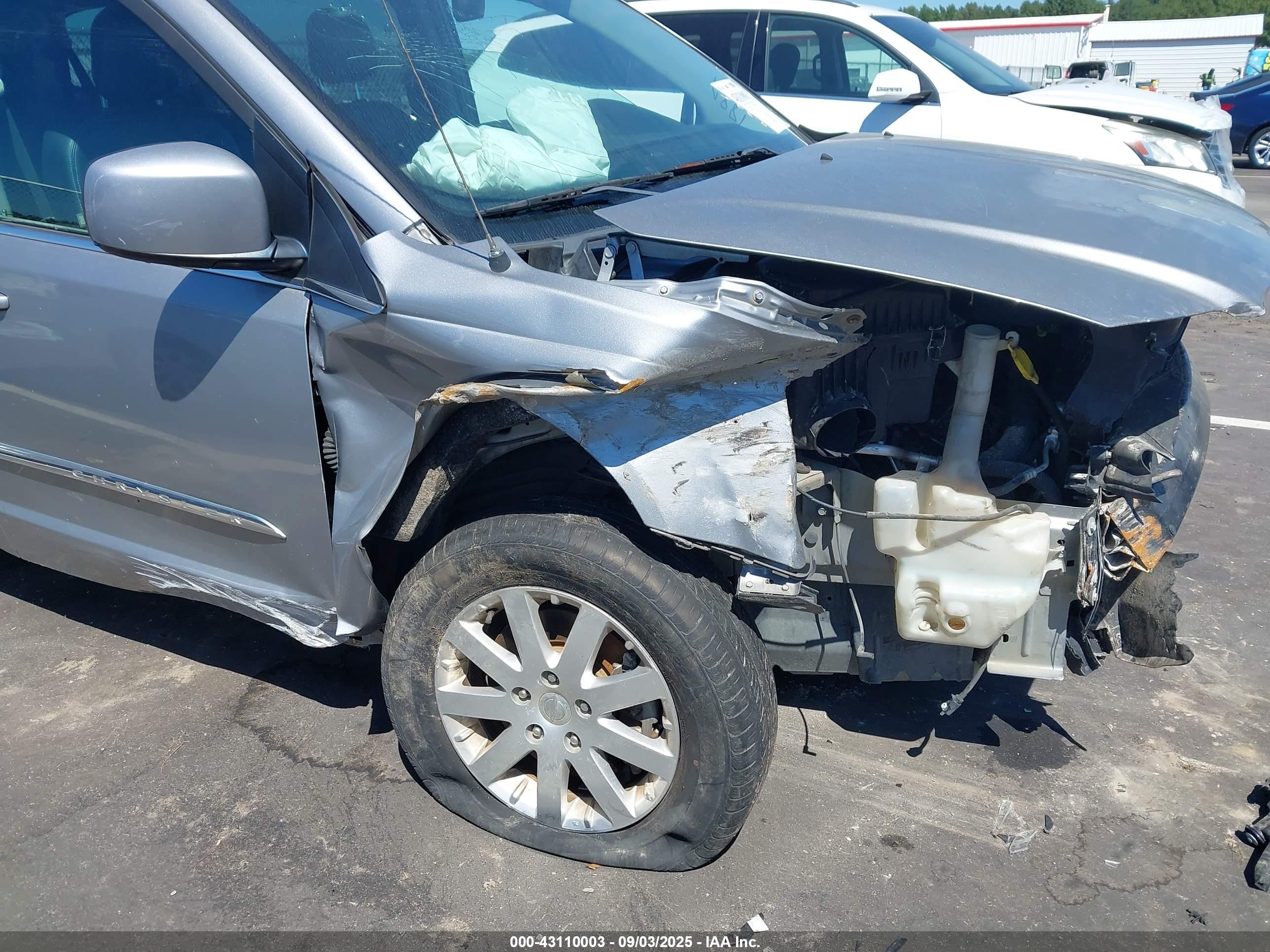 CHRYSLER TOWN image 6