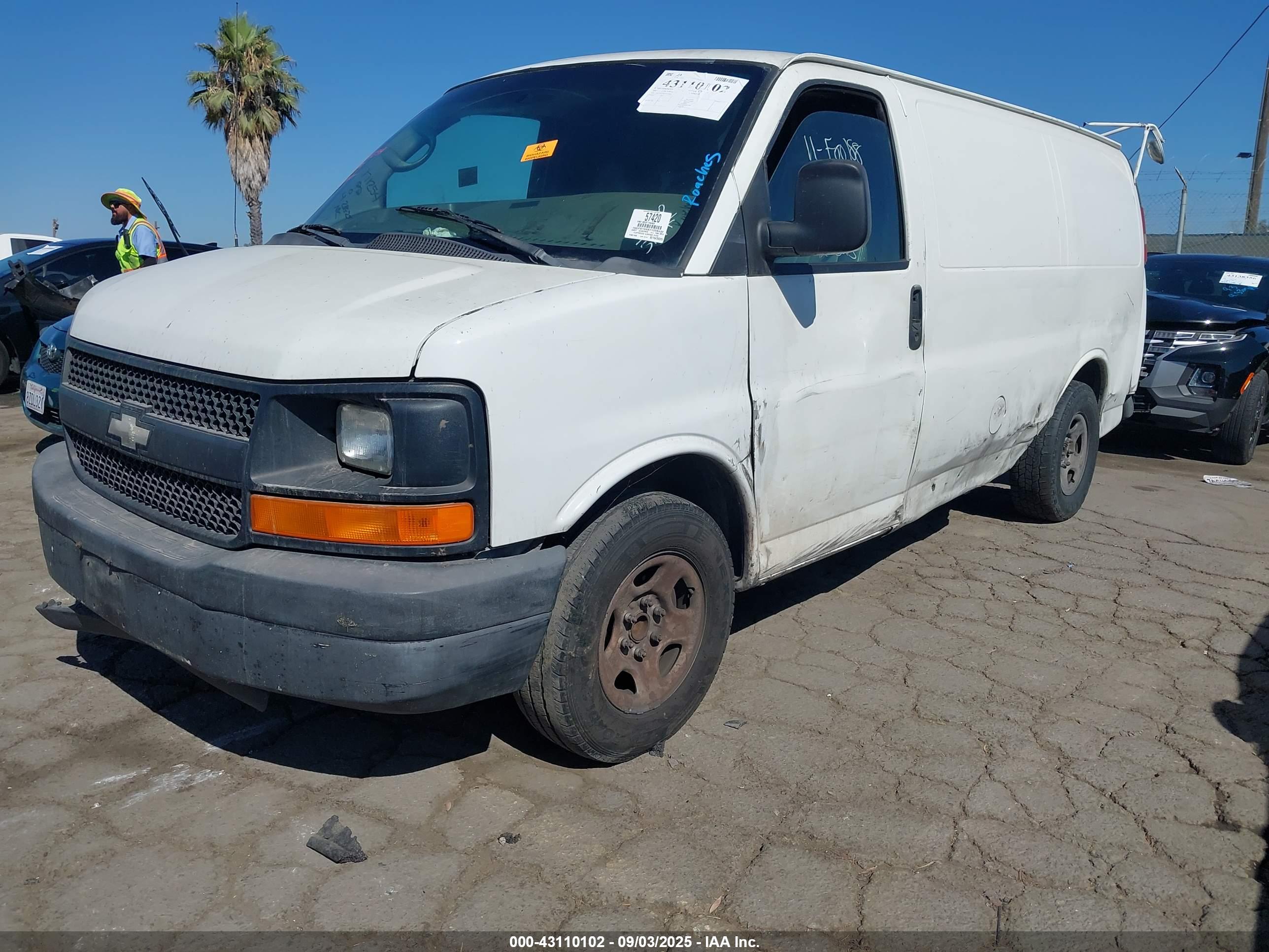CHEVROLET EXPRESS image 2