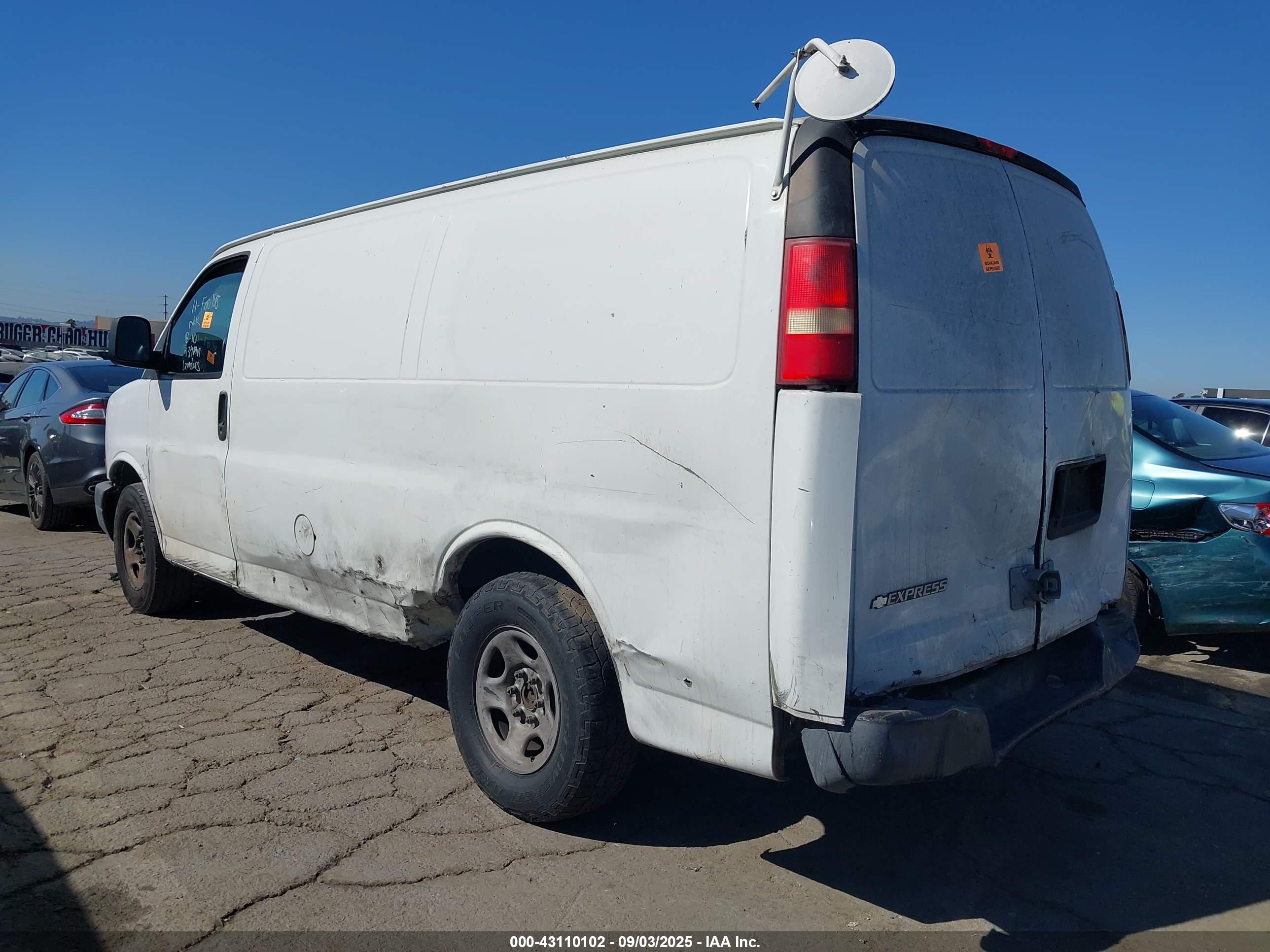 CHEVROLET EXPRESS image 3