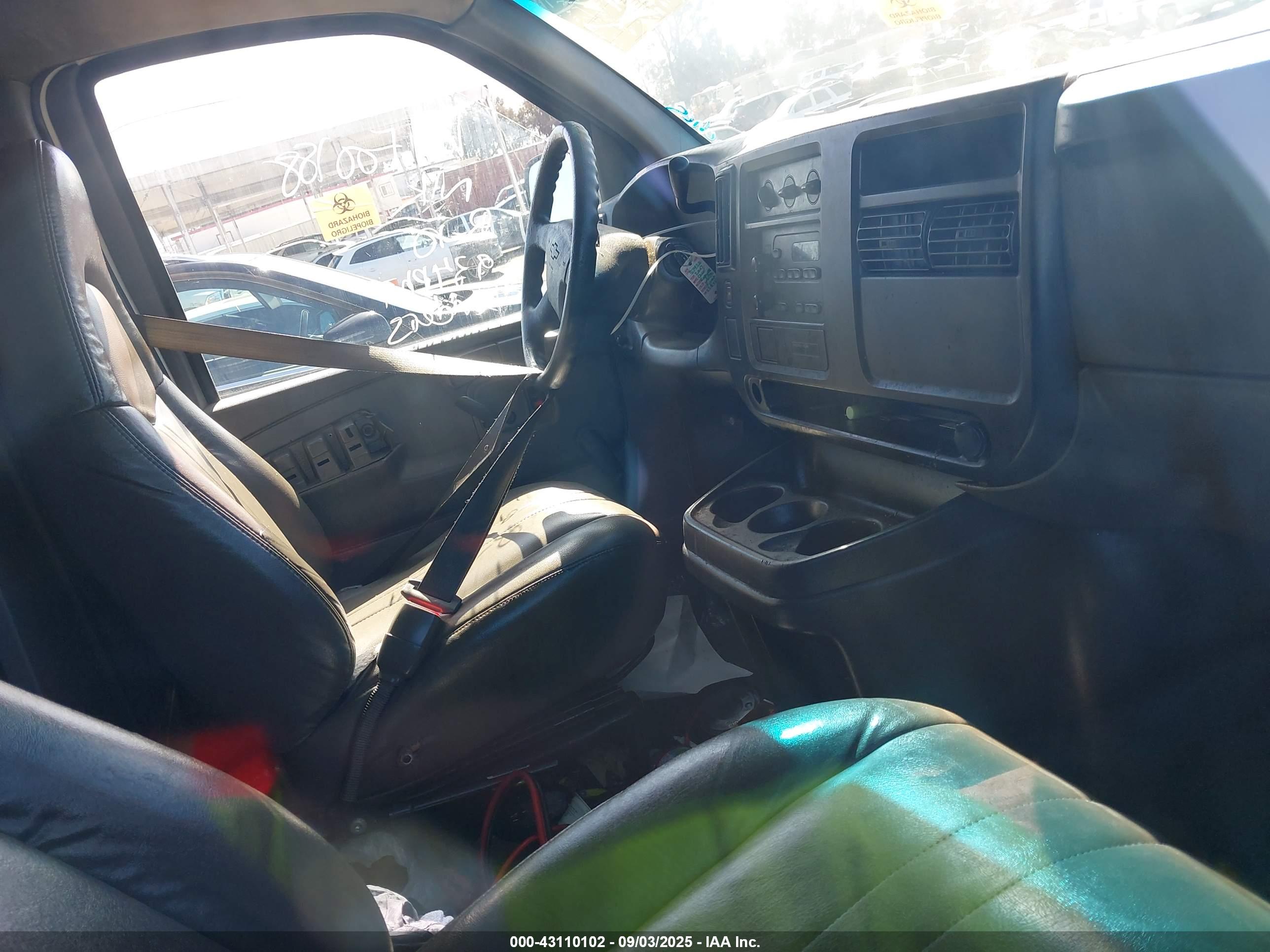 CHEVROLET EXPRESS image 5