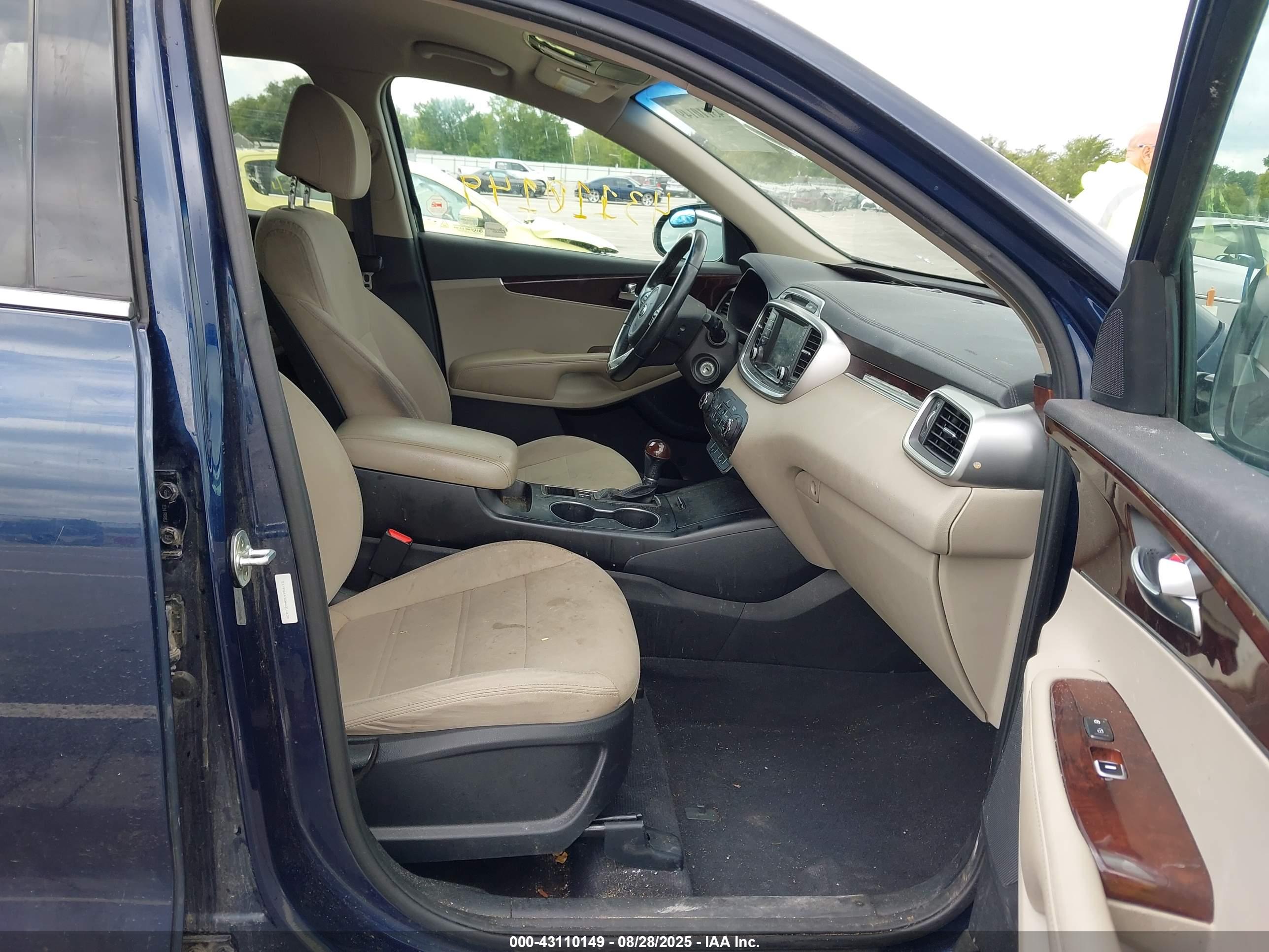 KIA SORENTO image 5