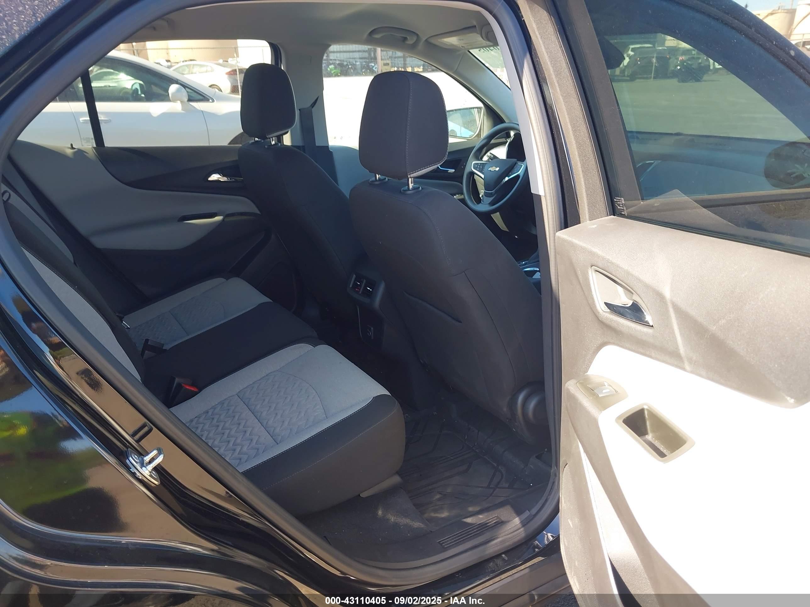 CHEVROLET EQUINOX image 8