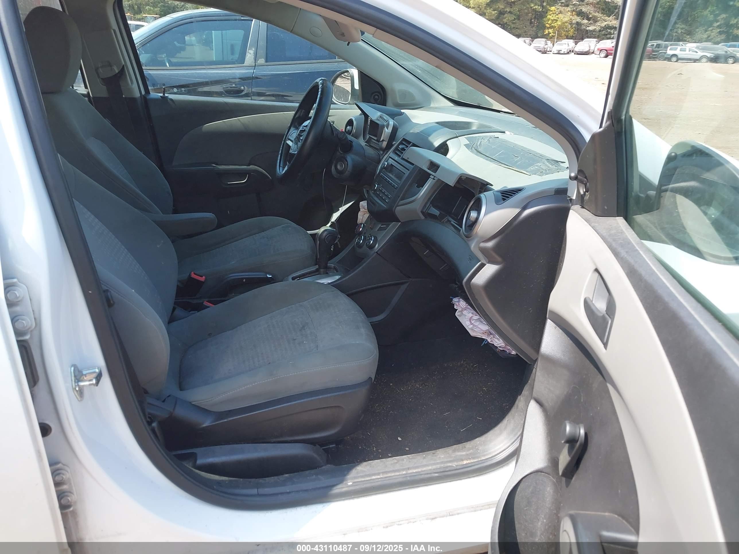 CHEVROLET SONIC image 5