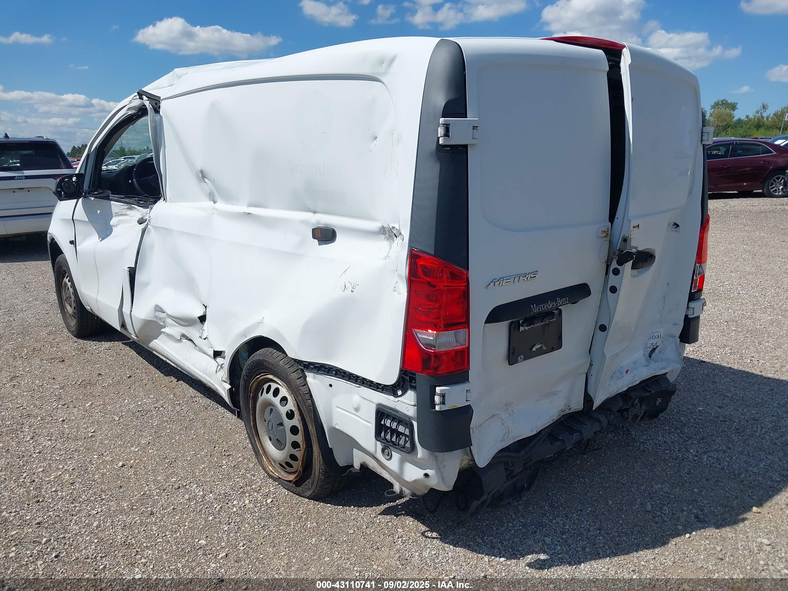 MERCEDES-BENZ METRIS image 3