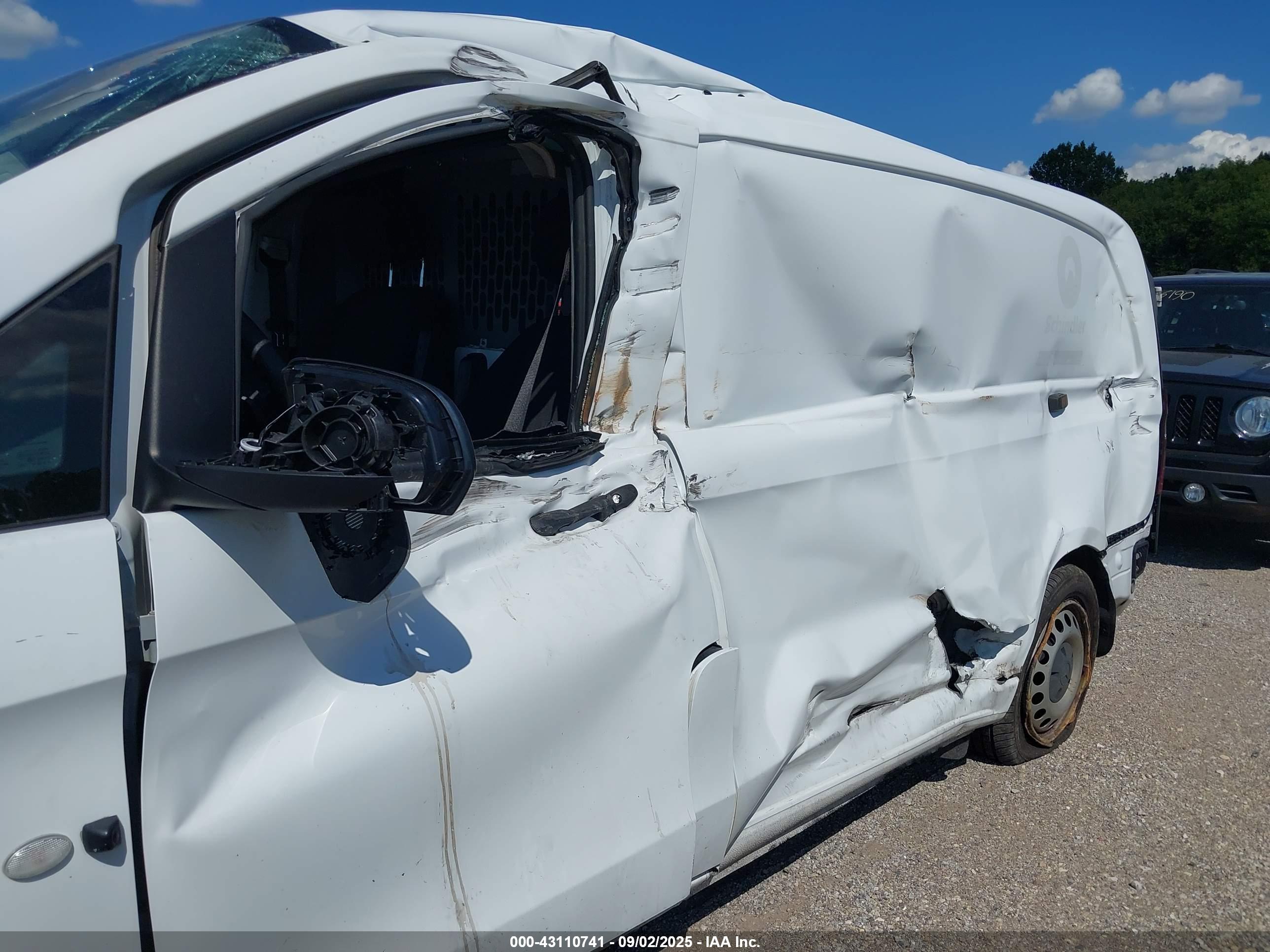 MERCEDES-BENZ METRIS image 6
