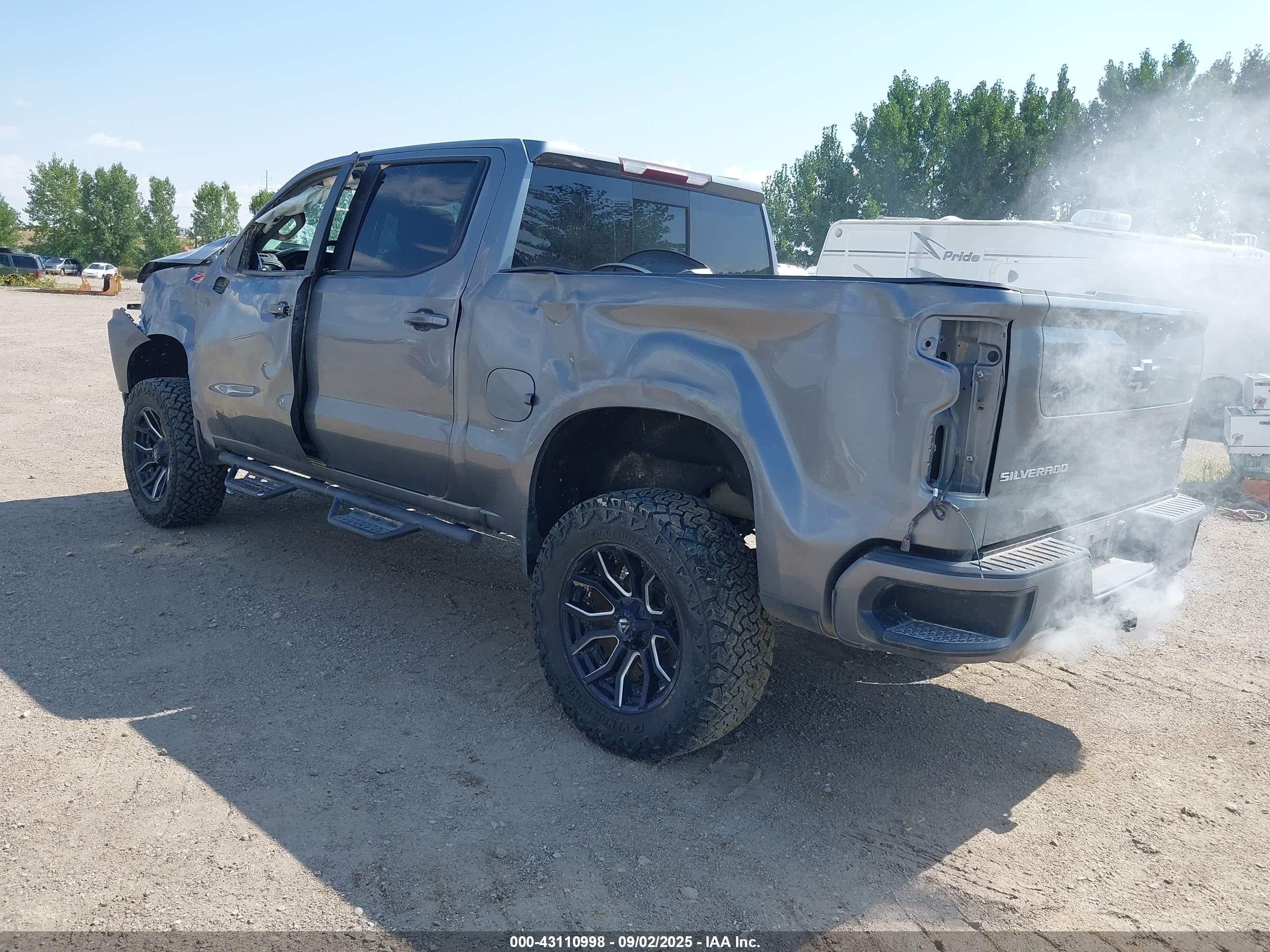 CHEVROLET SILVERADO image 3