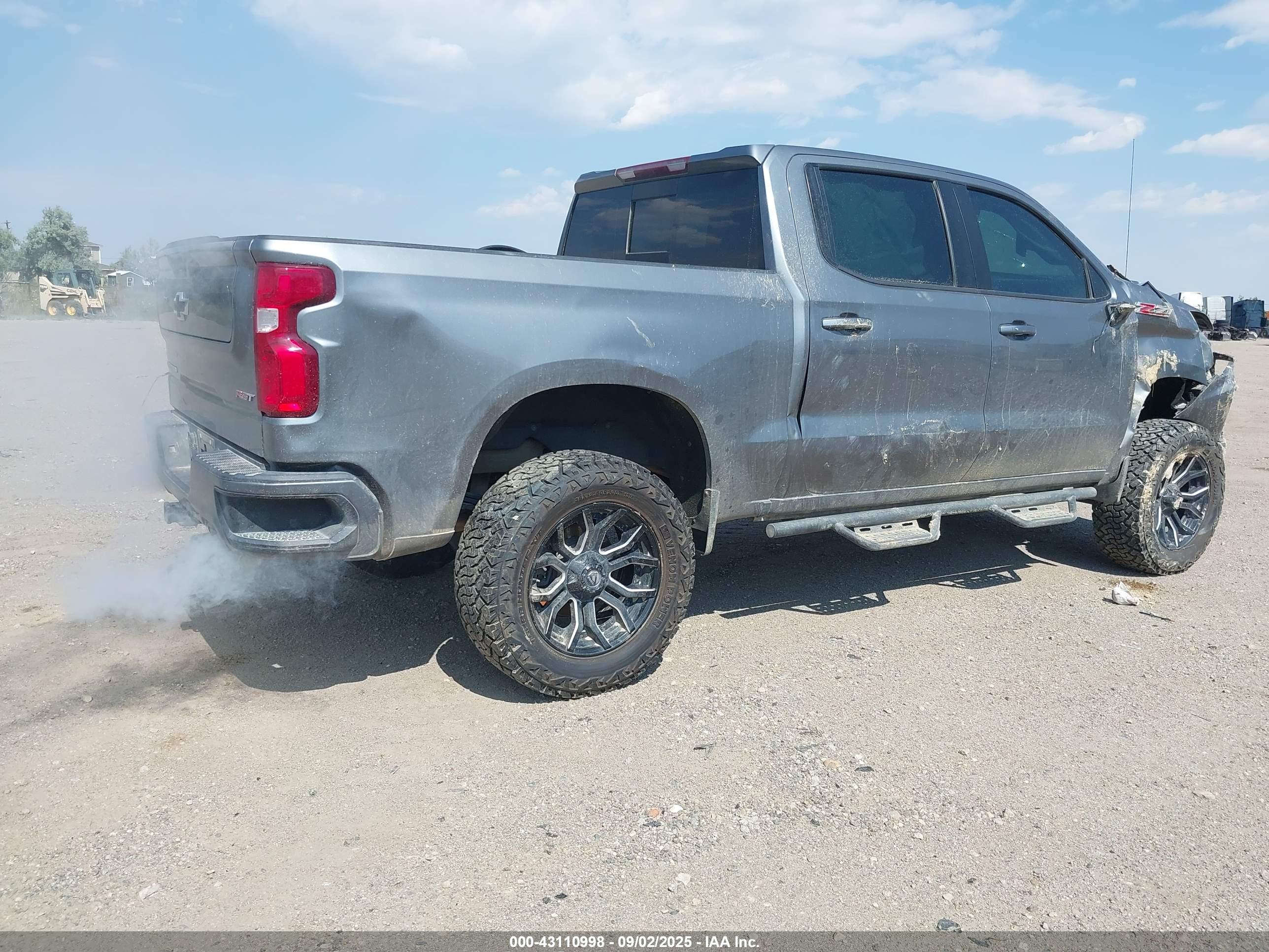 CHEVROLET SILVERADO image 4