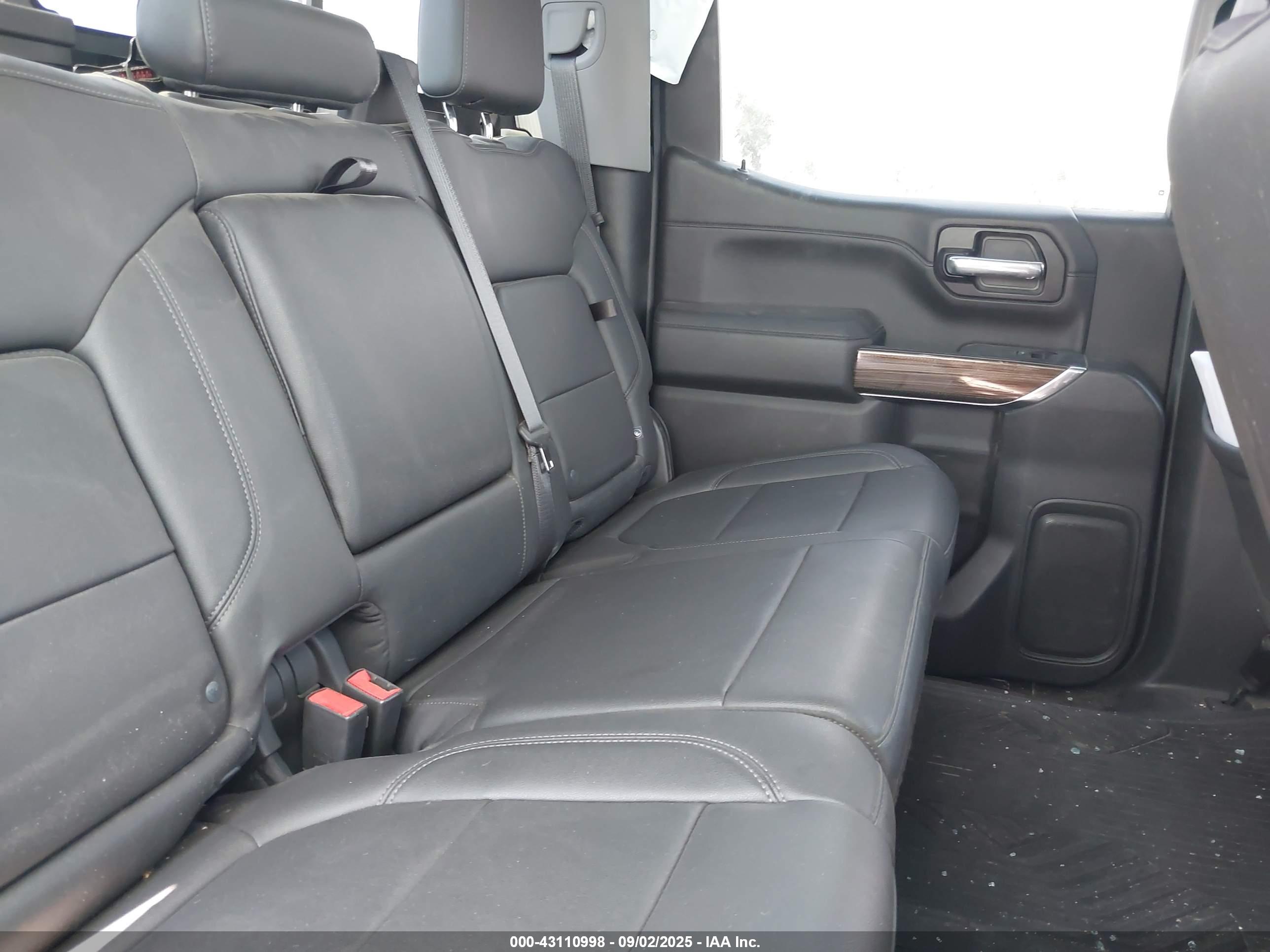 CHEVROLET SILVERADO image 8