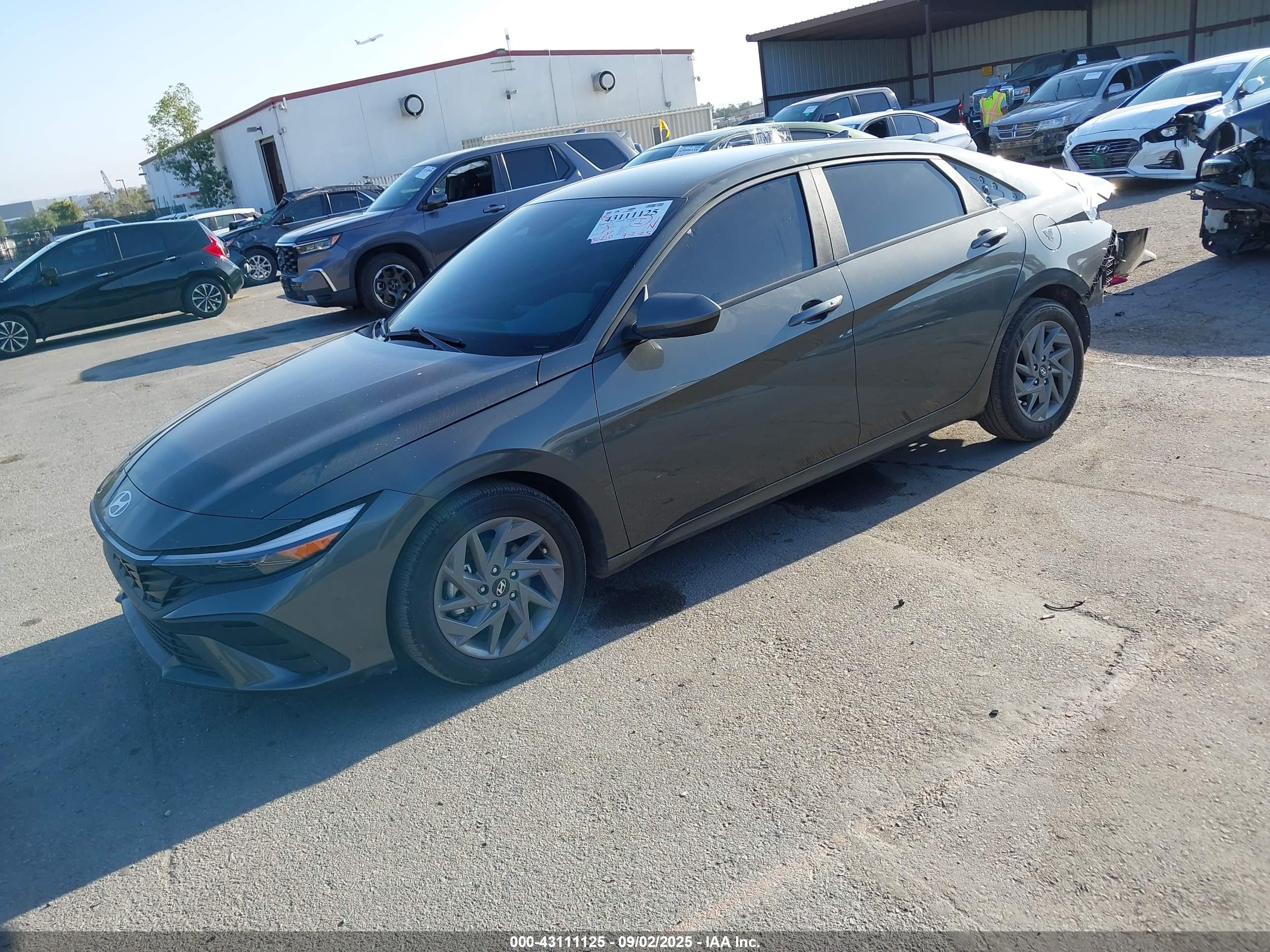 HYUNDAI ELANTRA image 2