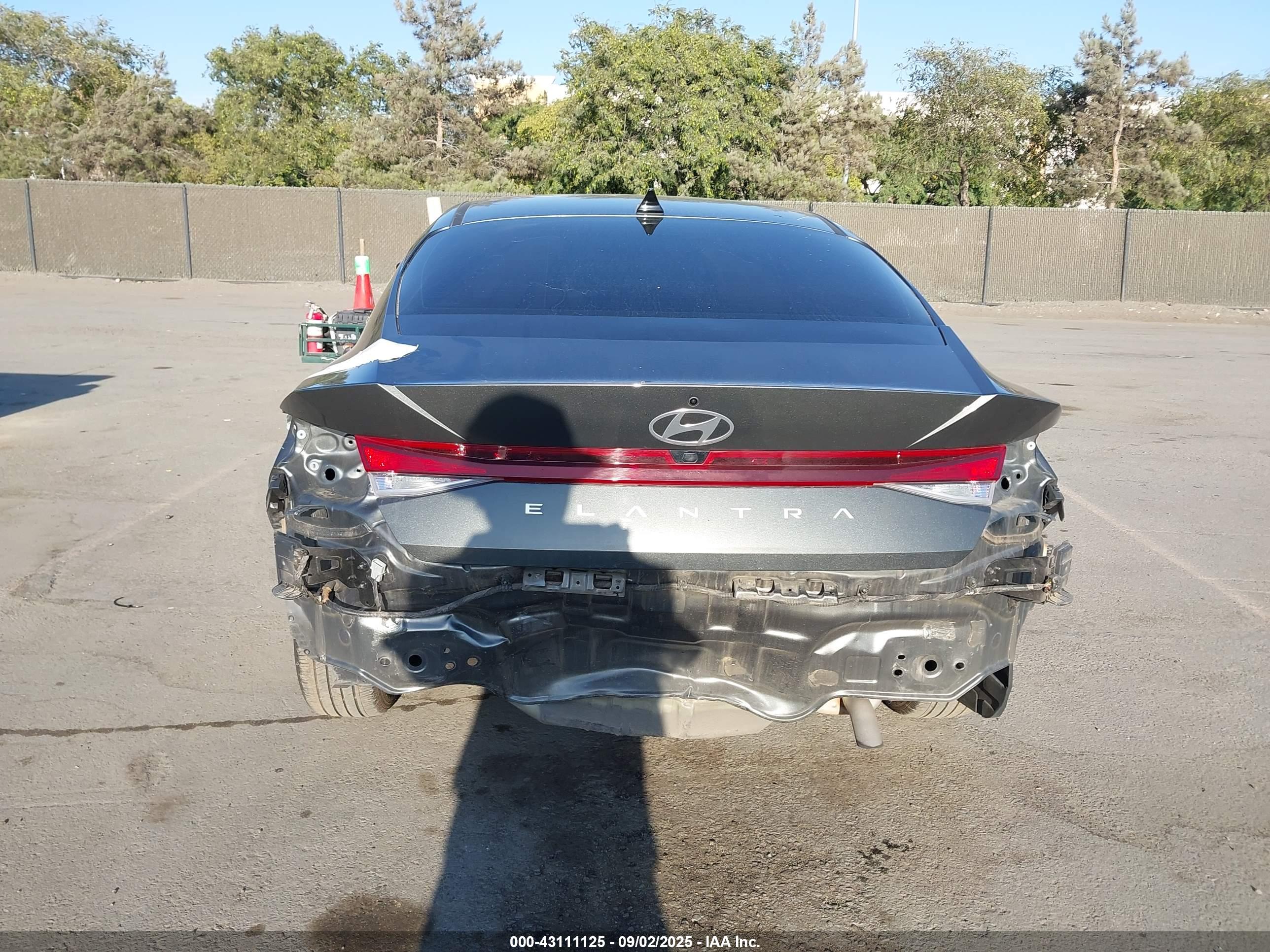 HYUNDAI ELANTRA image 6