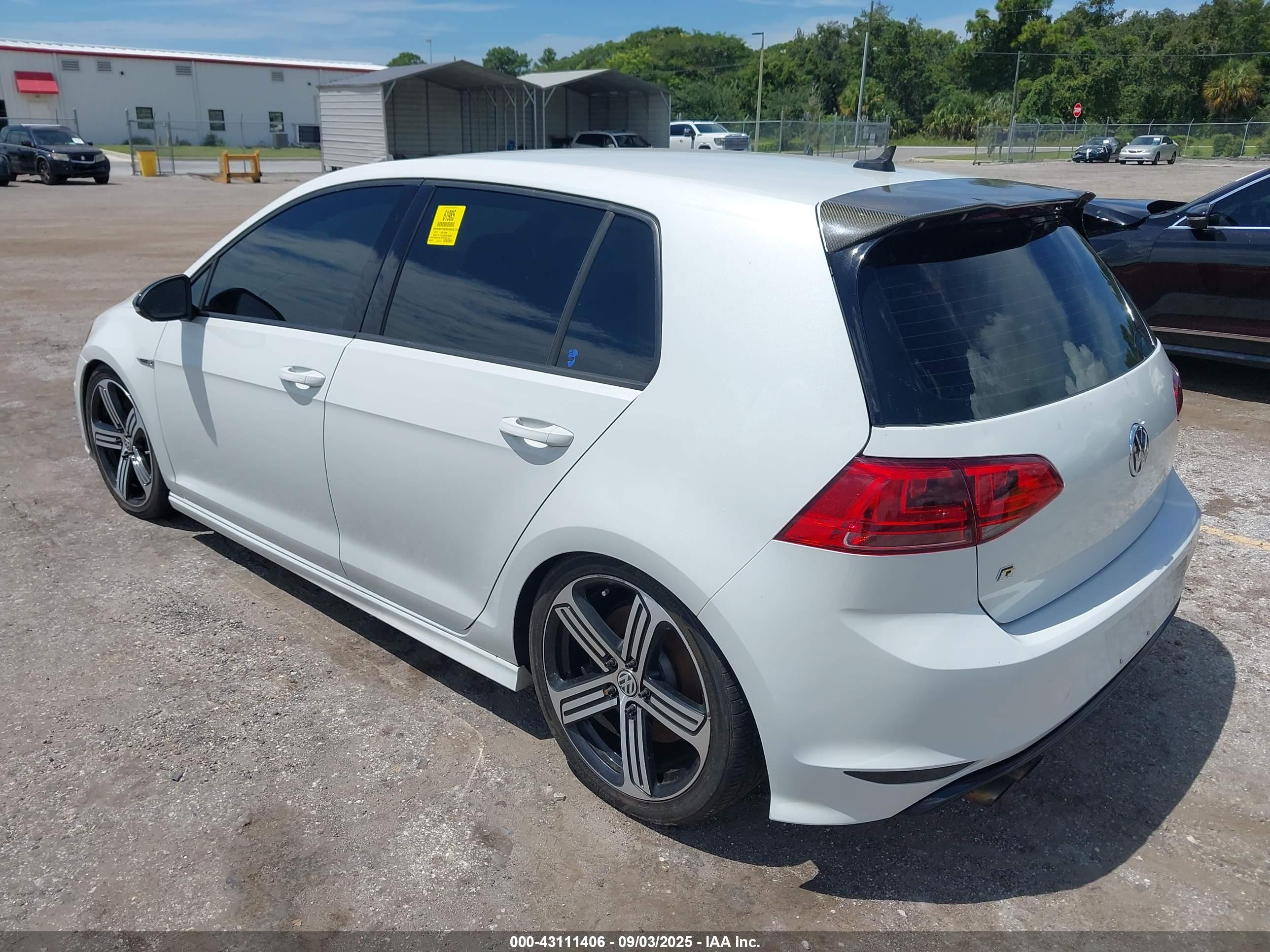 VOLKSWAGEN GOLF image 3