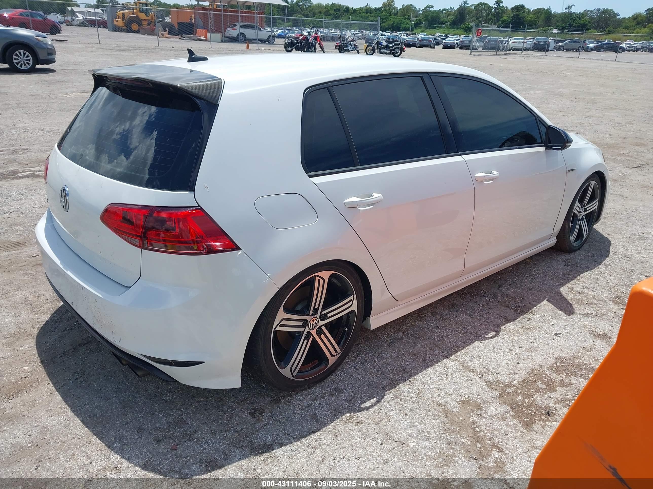 VOLKSWAGEN GOLF image 4
