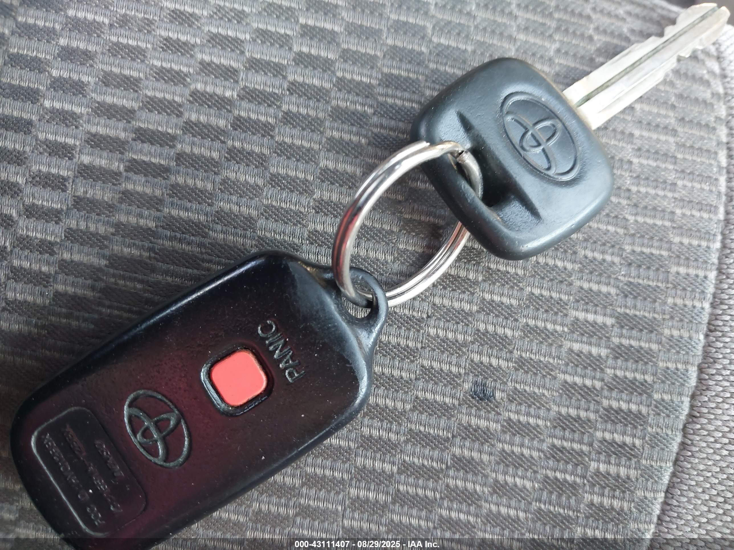 TOYOTA RAV4 image 11