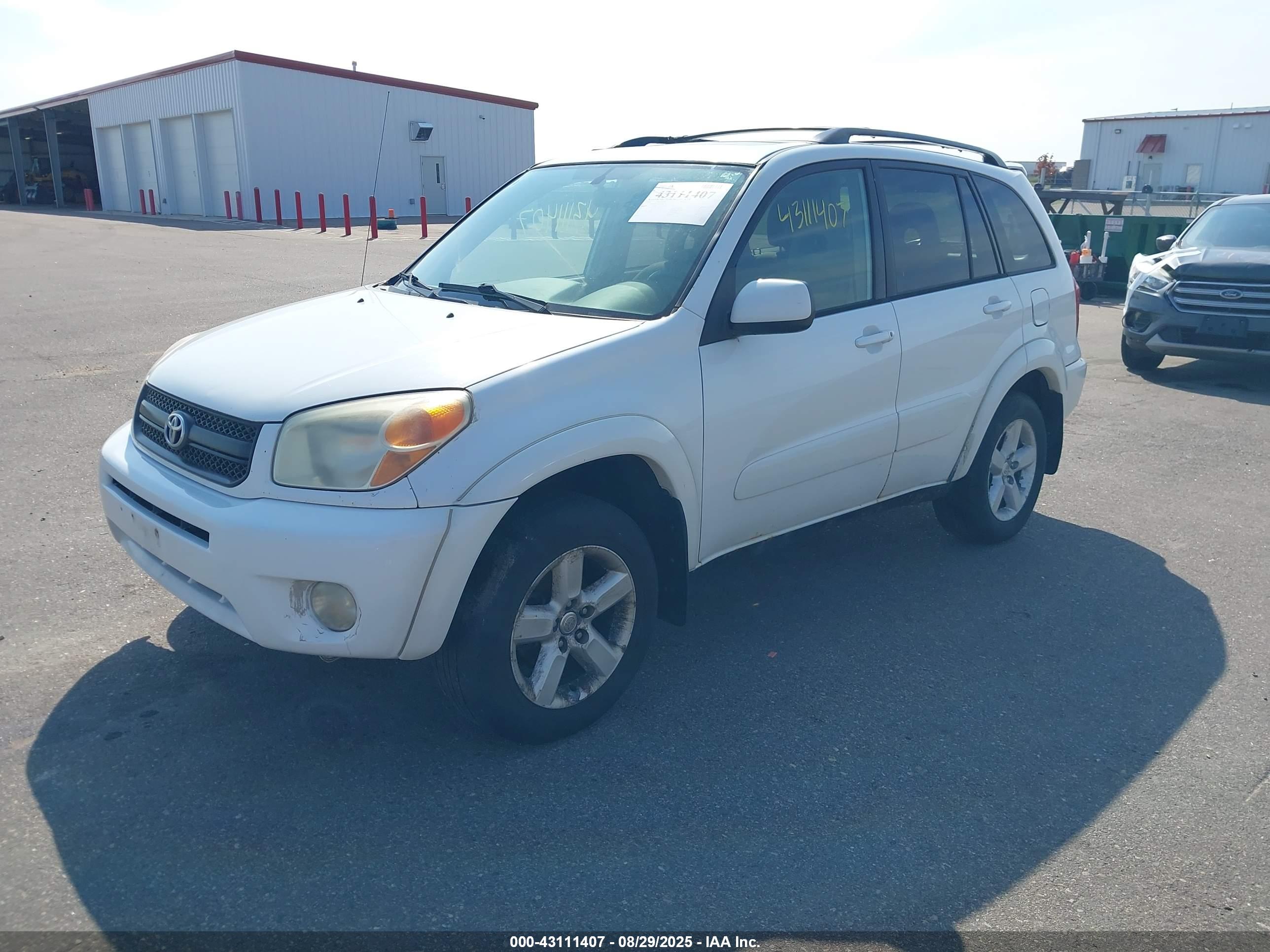 TOYOTA RAV4 image 2