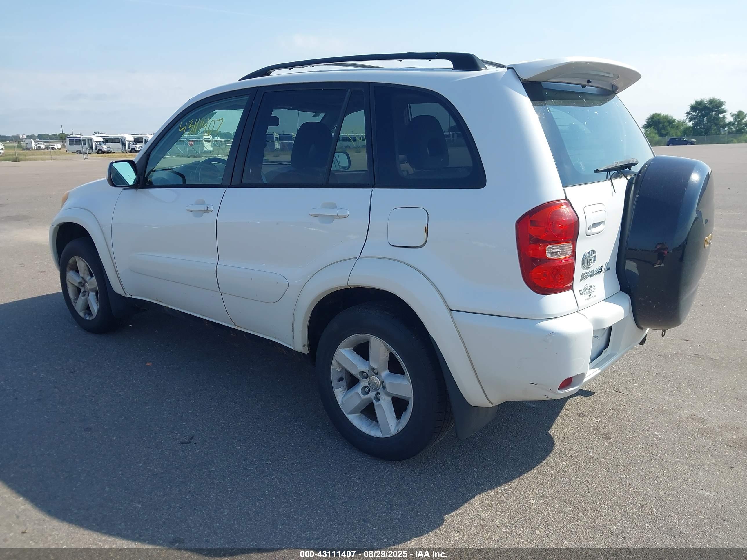TOYOTA RAV4 image 3