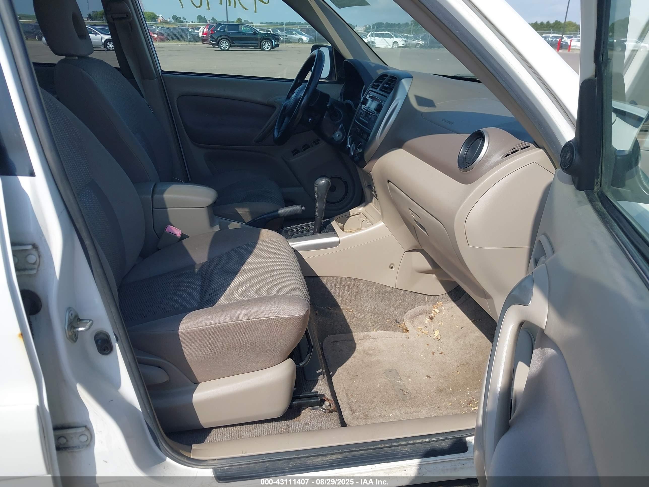 TOYOTA RAV4 image 5