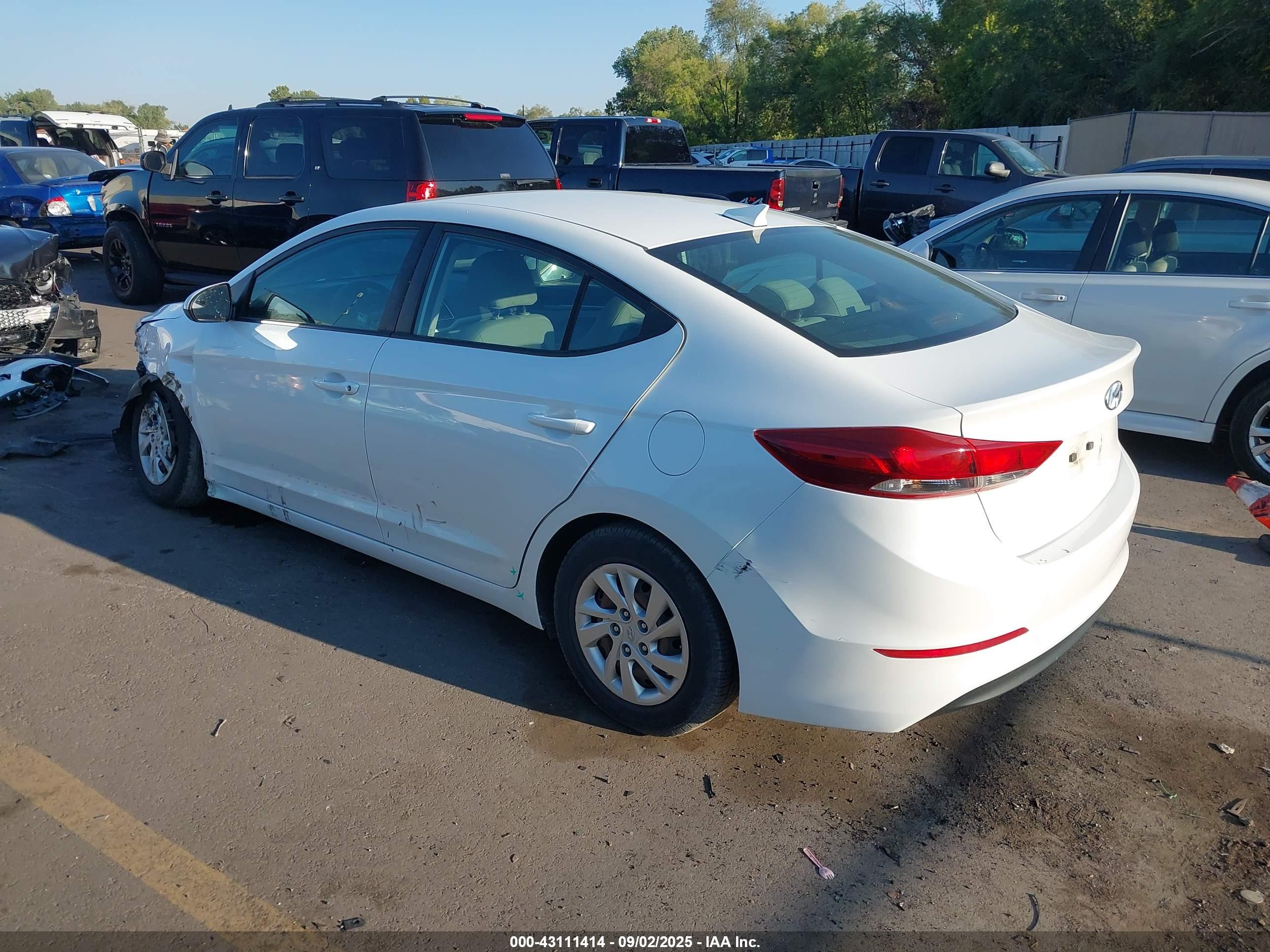 HYUNDAI ELANTRA image 3
