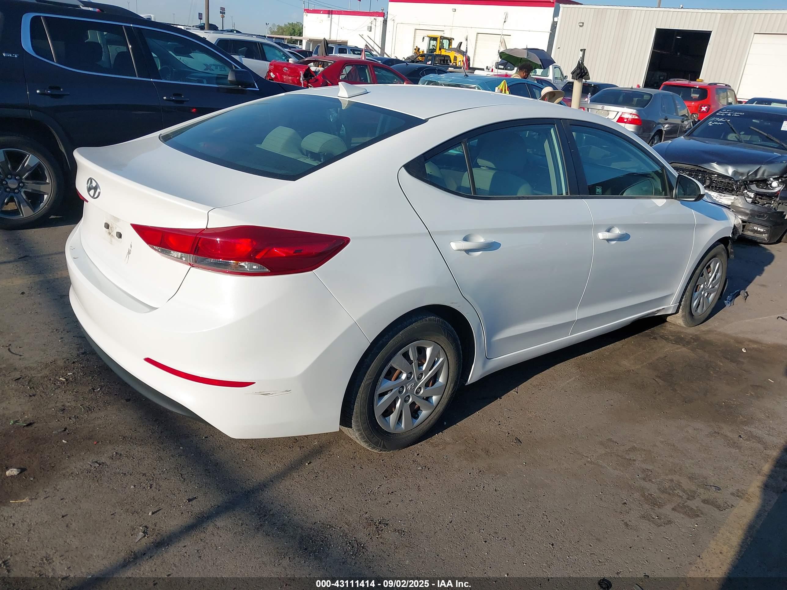 HYUNDAI ELANTRA image 4