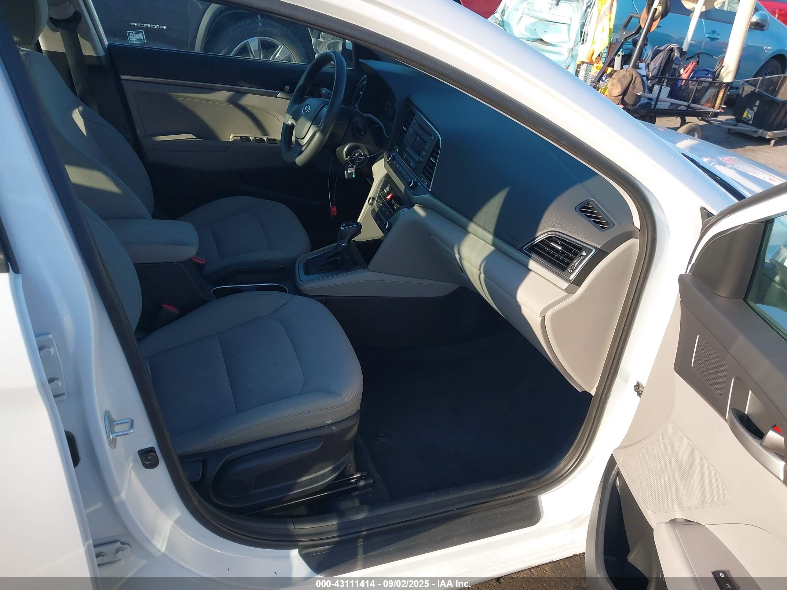 HYUNDAI ELANTRA image 5