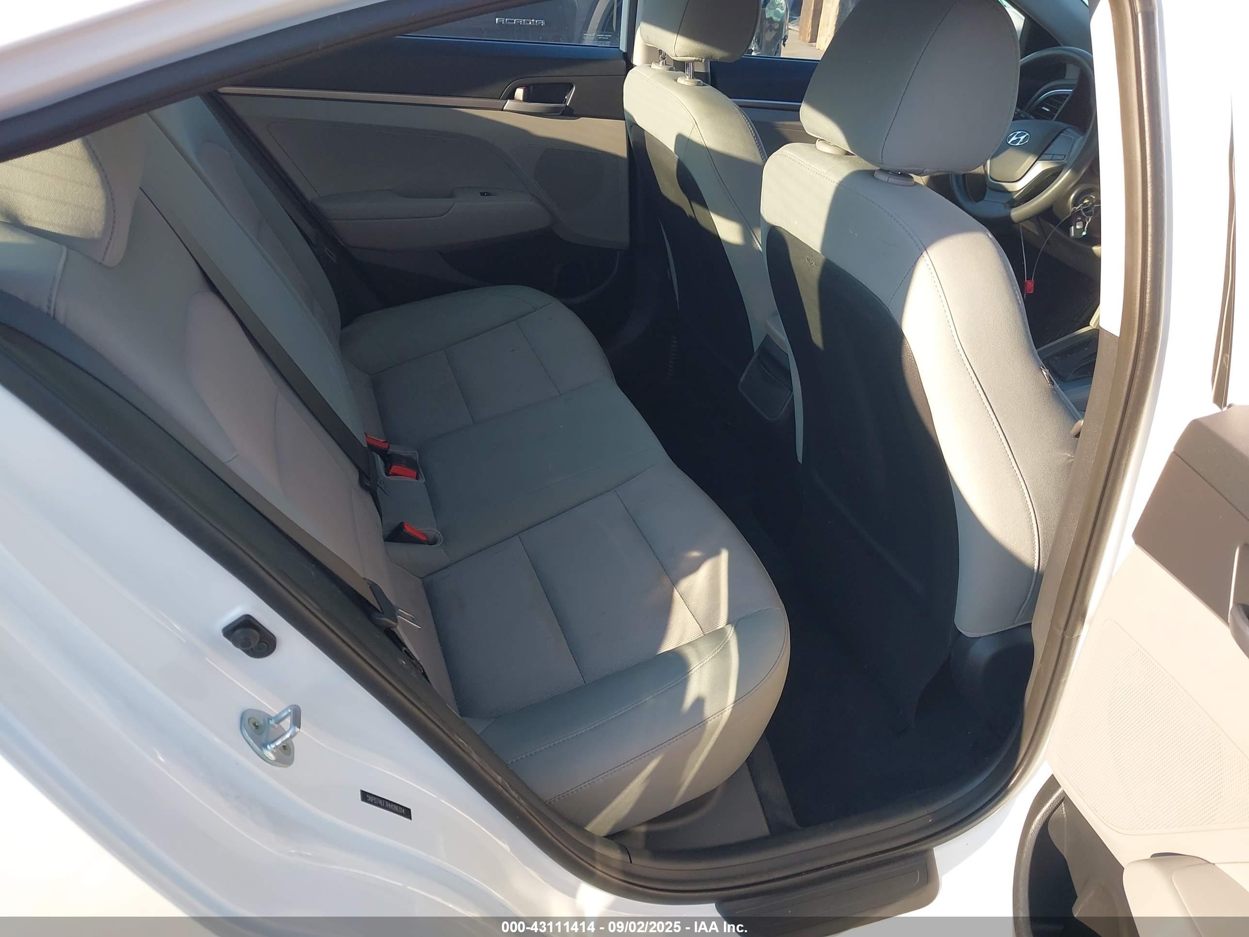 HYUNDAI ELANTRA image 8