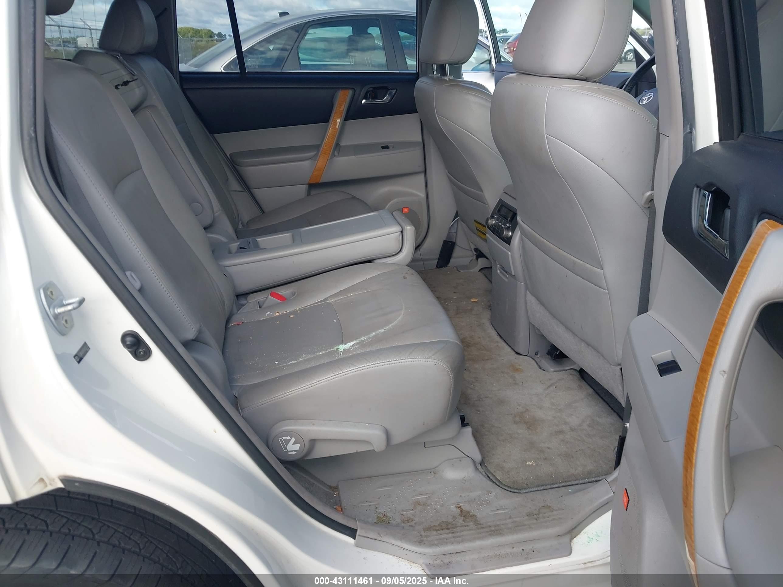 TOYOTA HIGHLANDER image 8
