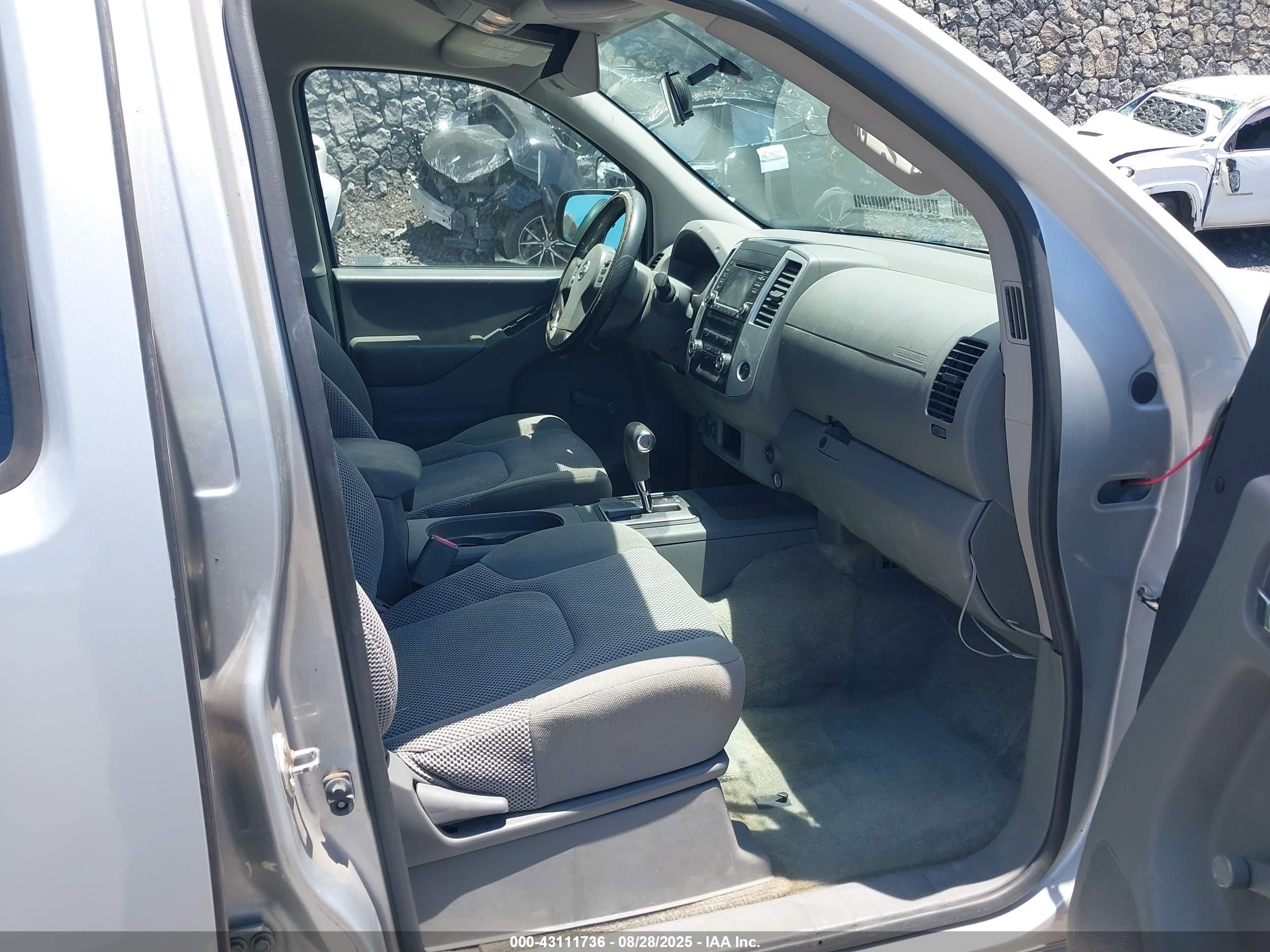 NISSAN FRONTIER image 5