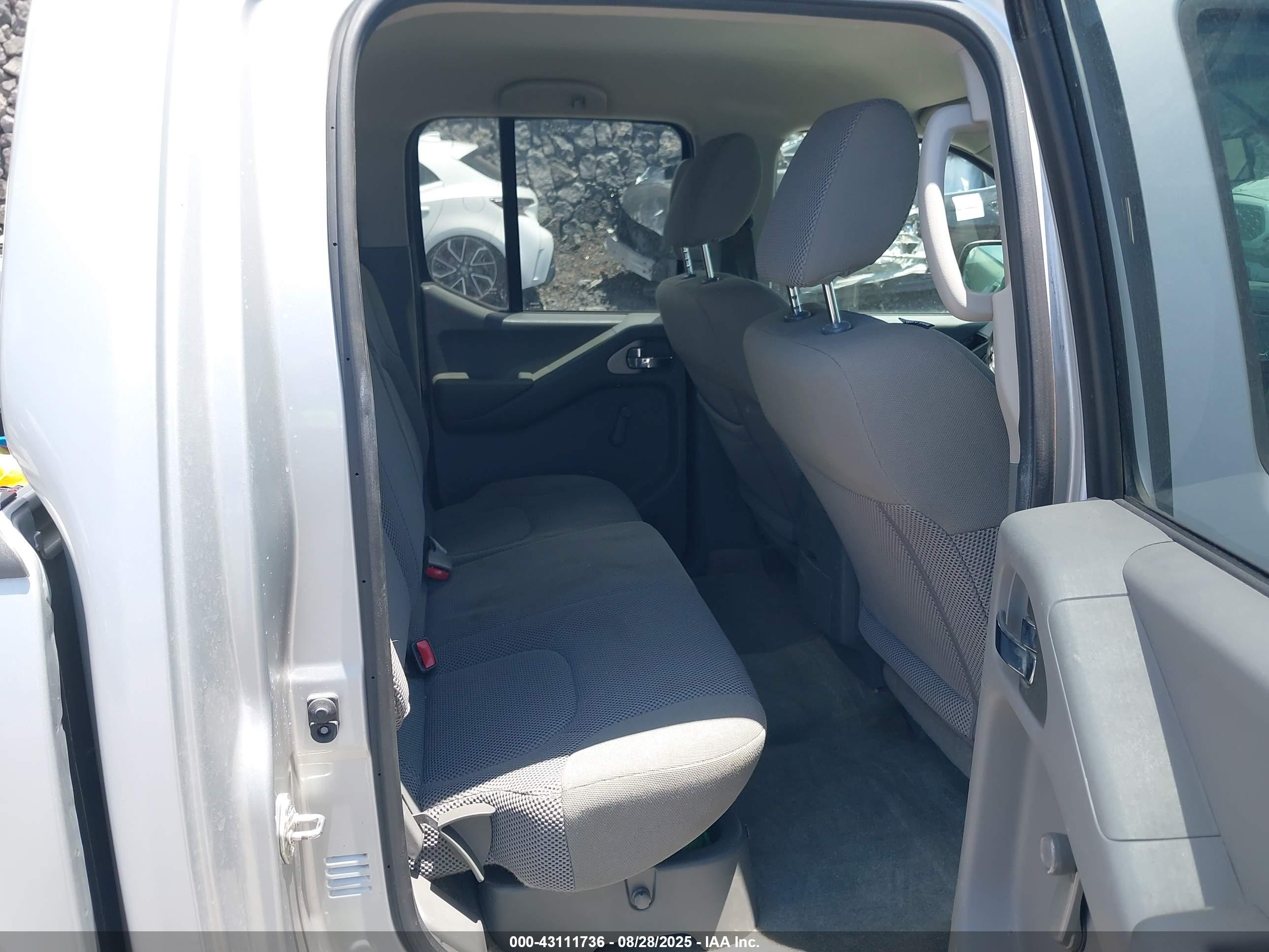 NISSAN FRONTIER image 8