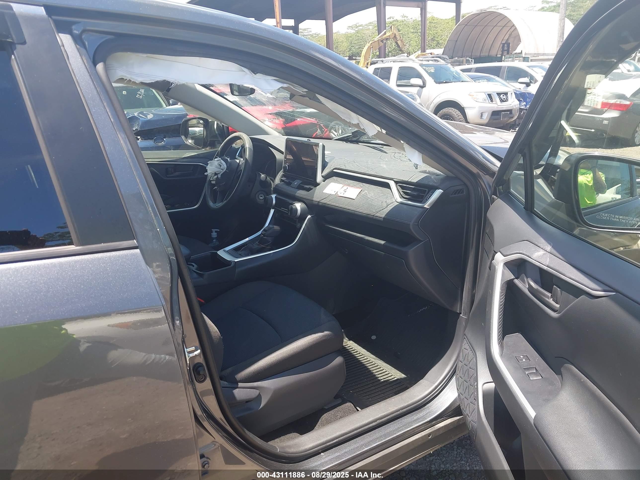 TOYOTA RAV4 image 5