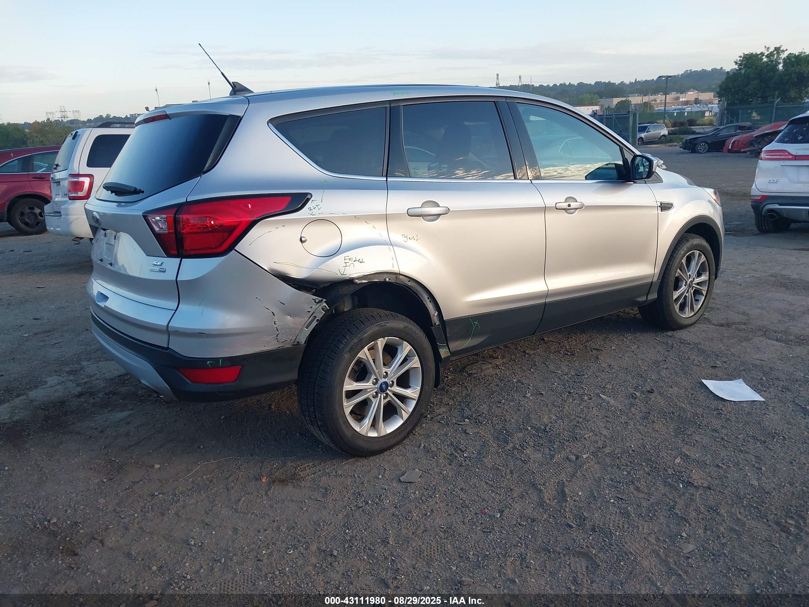 FORD ESCAPE image 4