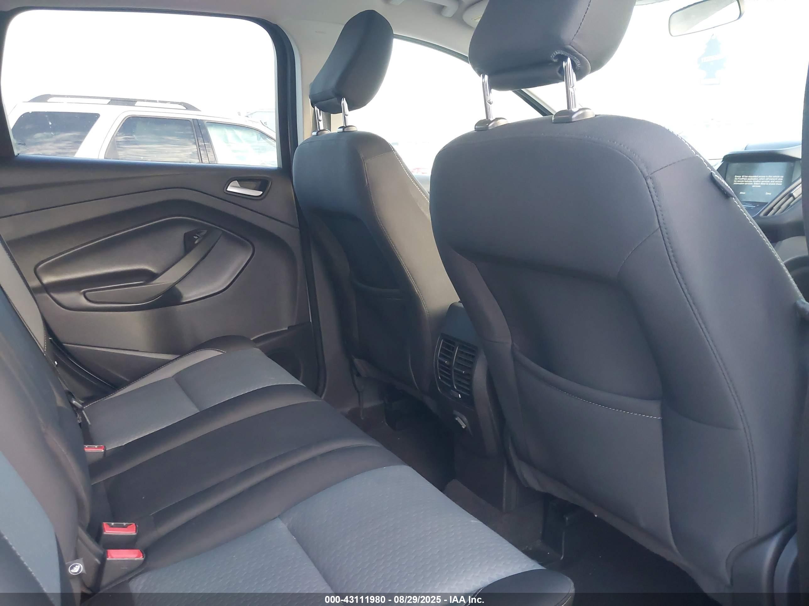 FORD ESCAPE image 8