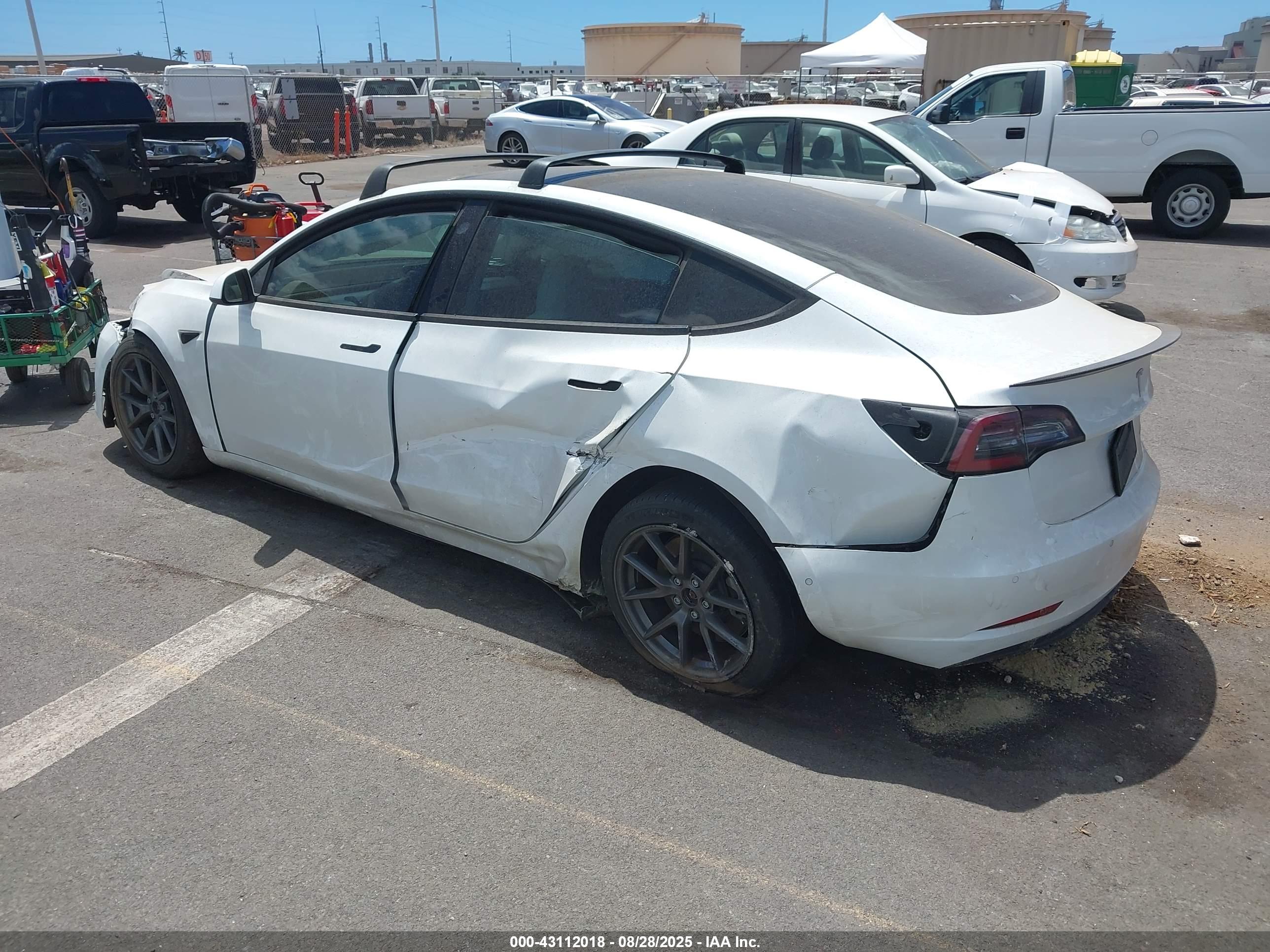 TESLA MODEL image 3