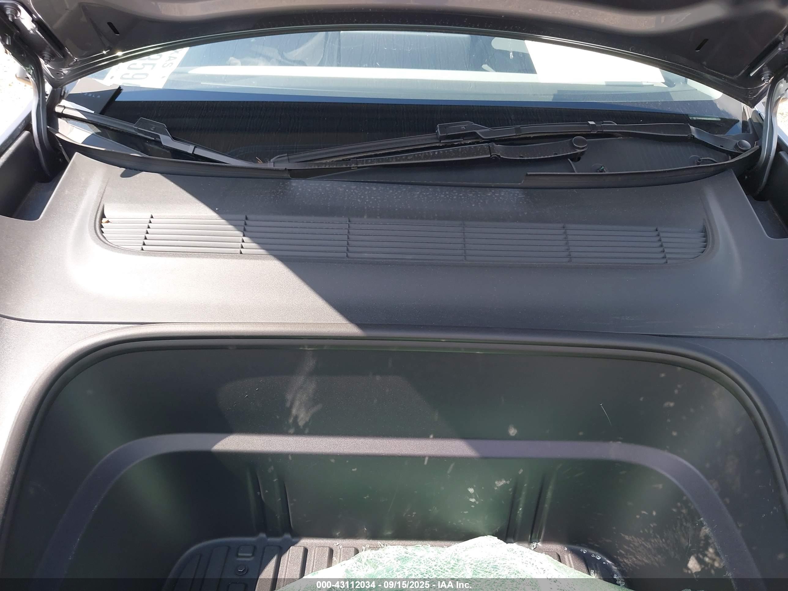 TESLA MODEL image 10